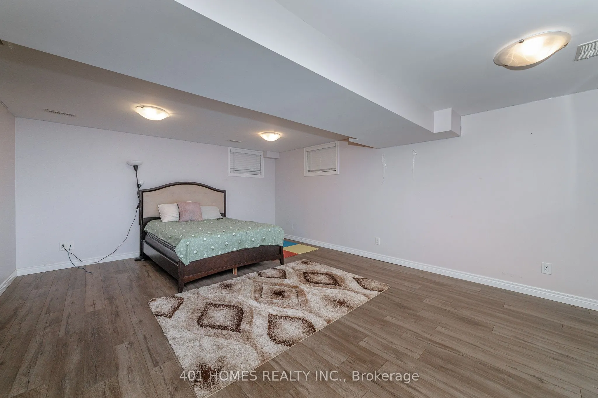 880 Frontenac Crescent