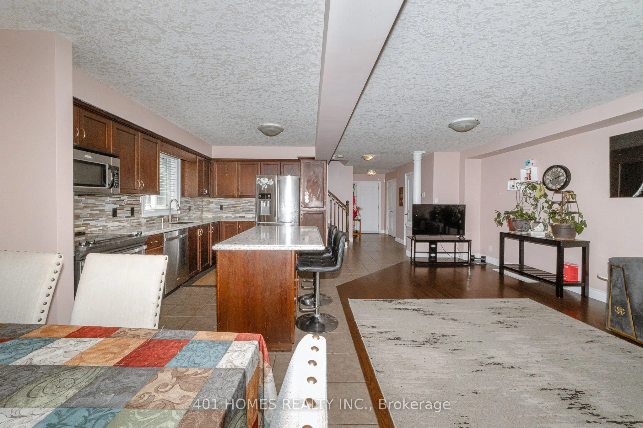 880 Frontenac Crescent