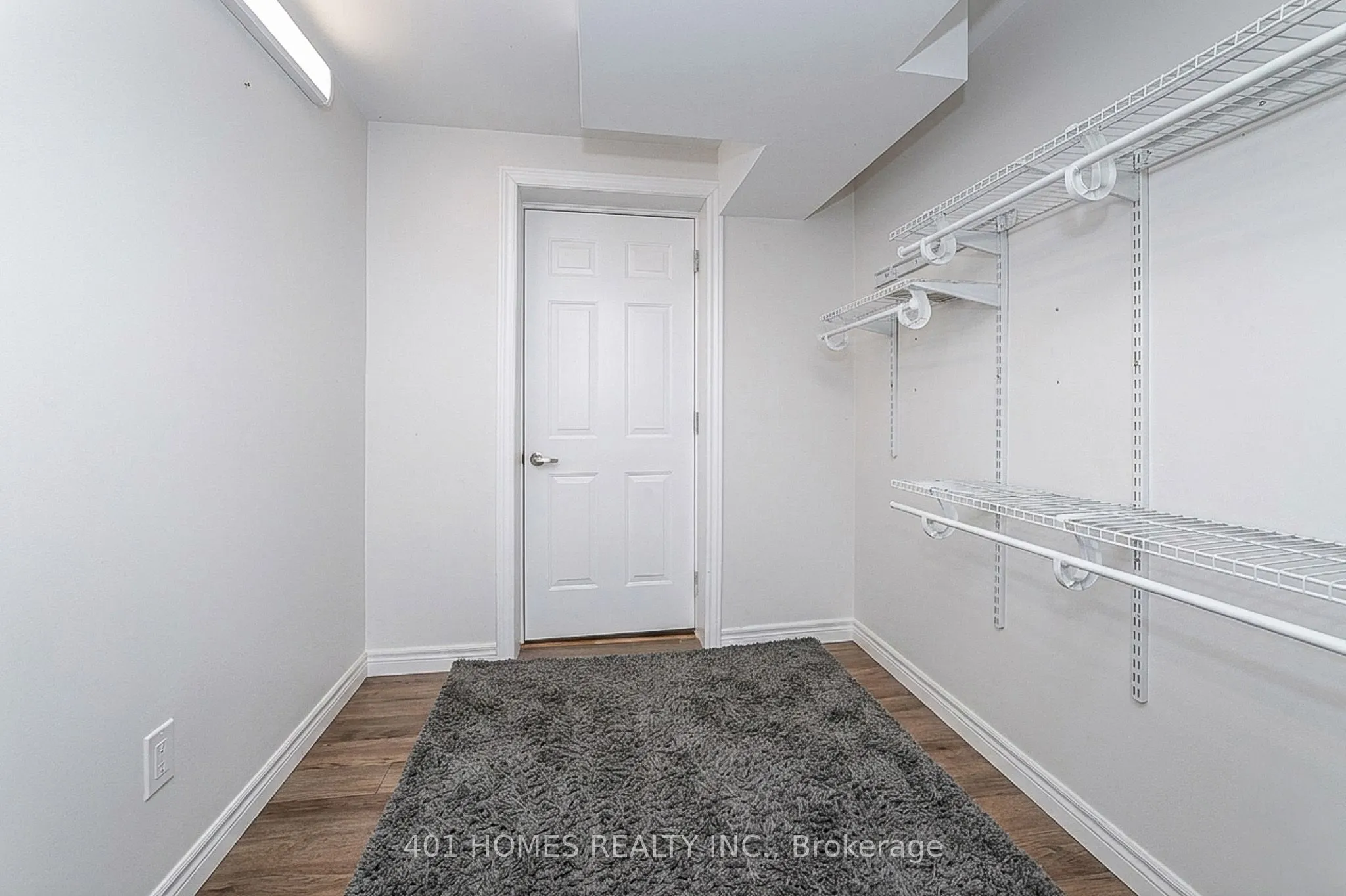 880 Frontenac Crescent
