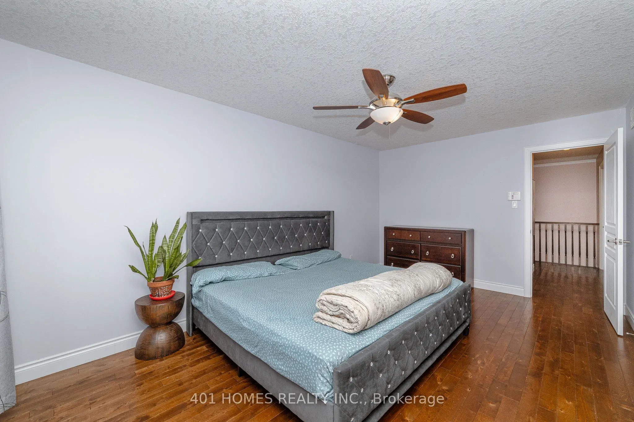 880 Frontenac Crescent