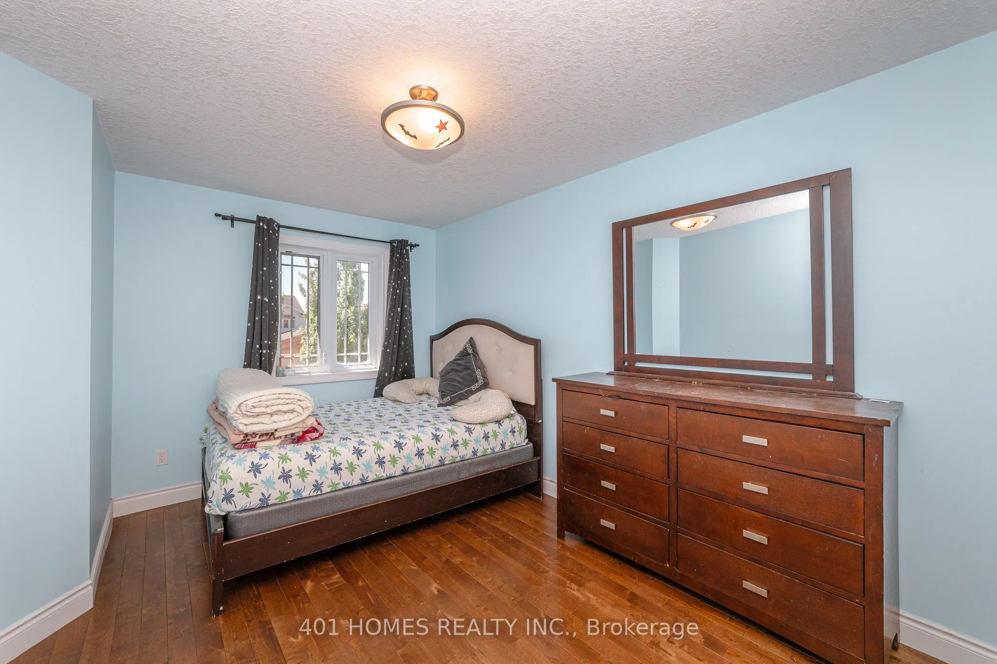 880 Frontenac Crescent