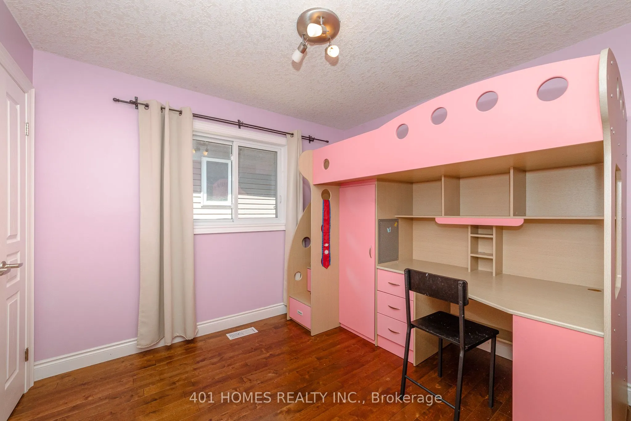 880 Frontenac Crescent