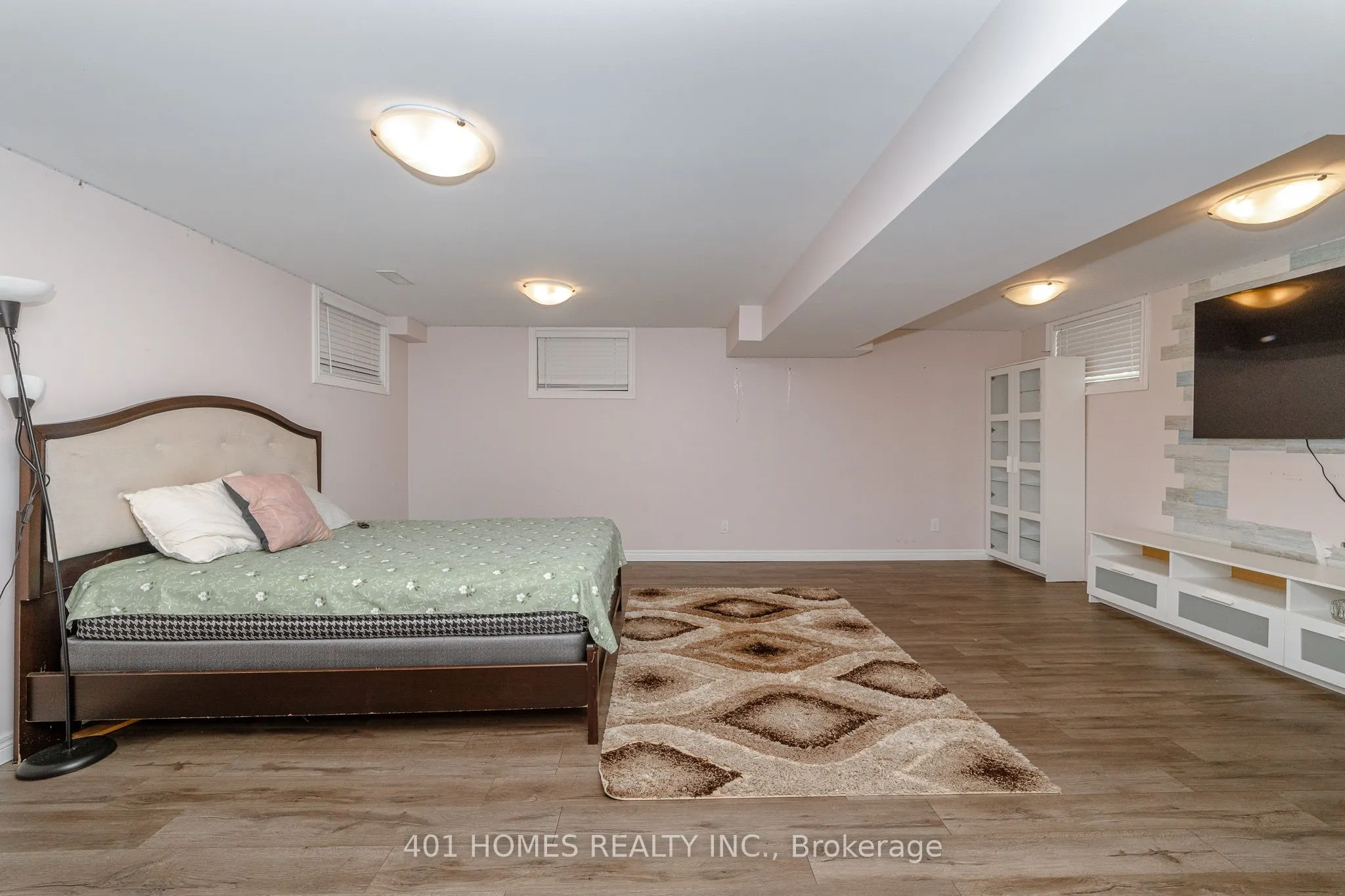 880 Frontenac Crescent