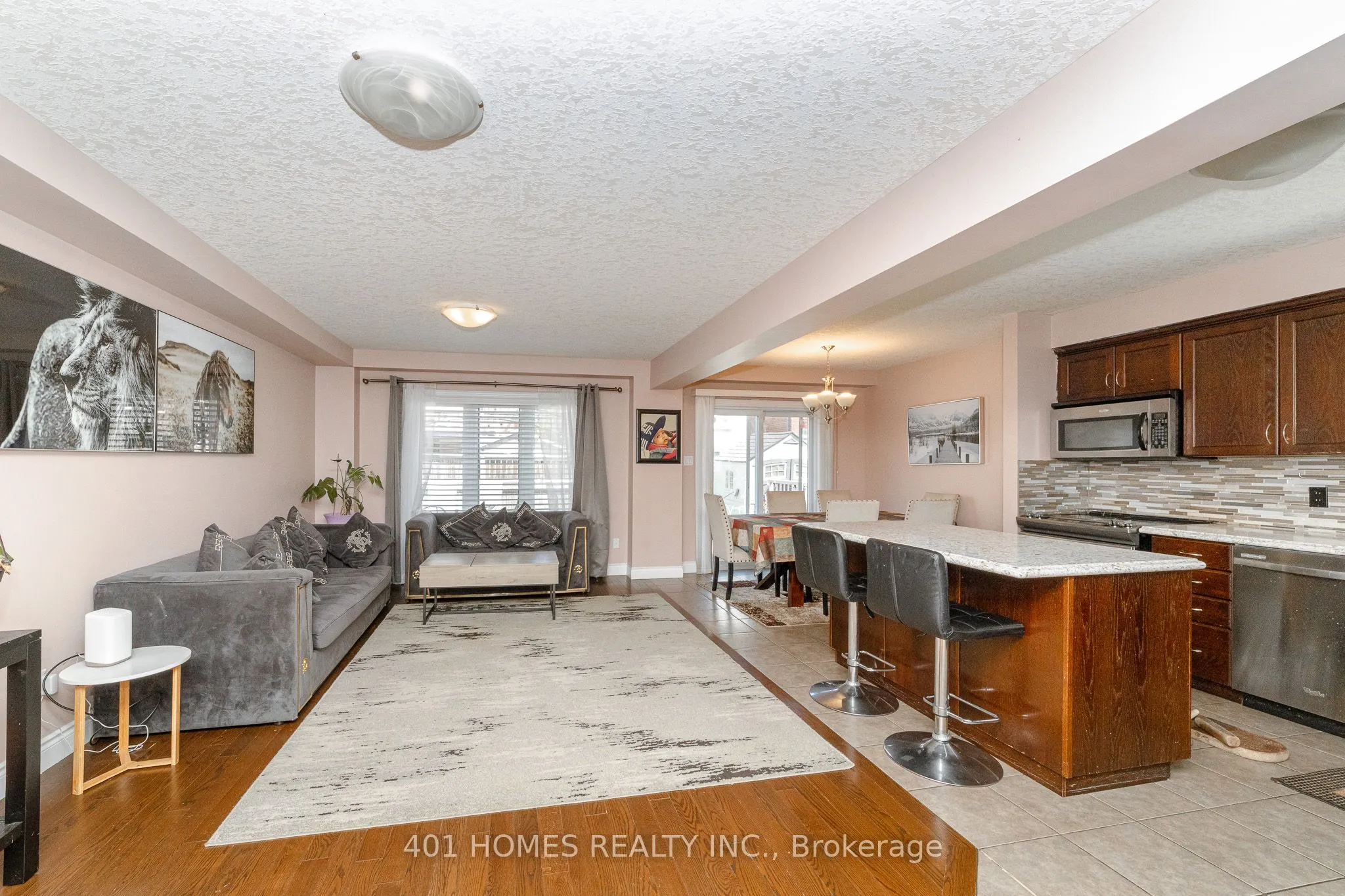 880 Frontenac Crescent