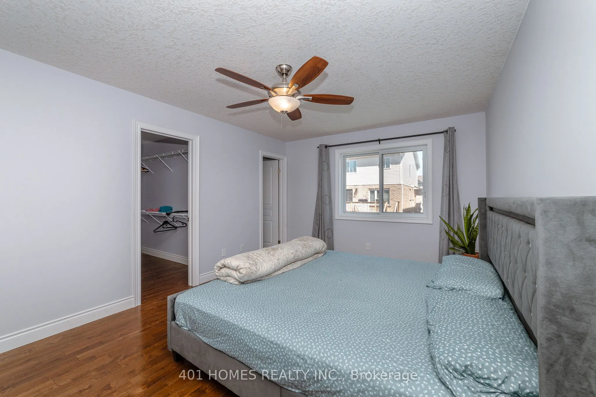 880 Frontenac Crescent