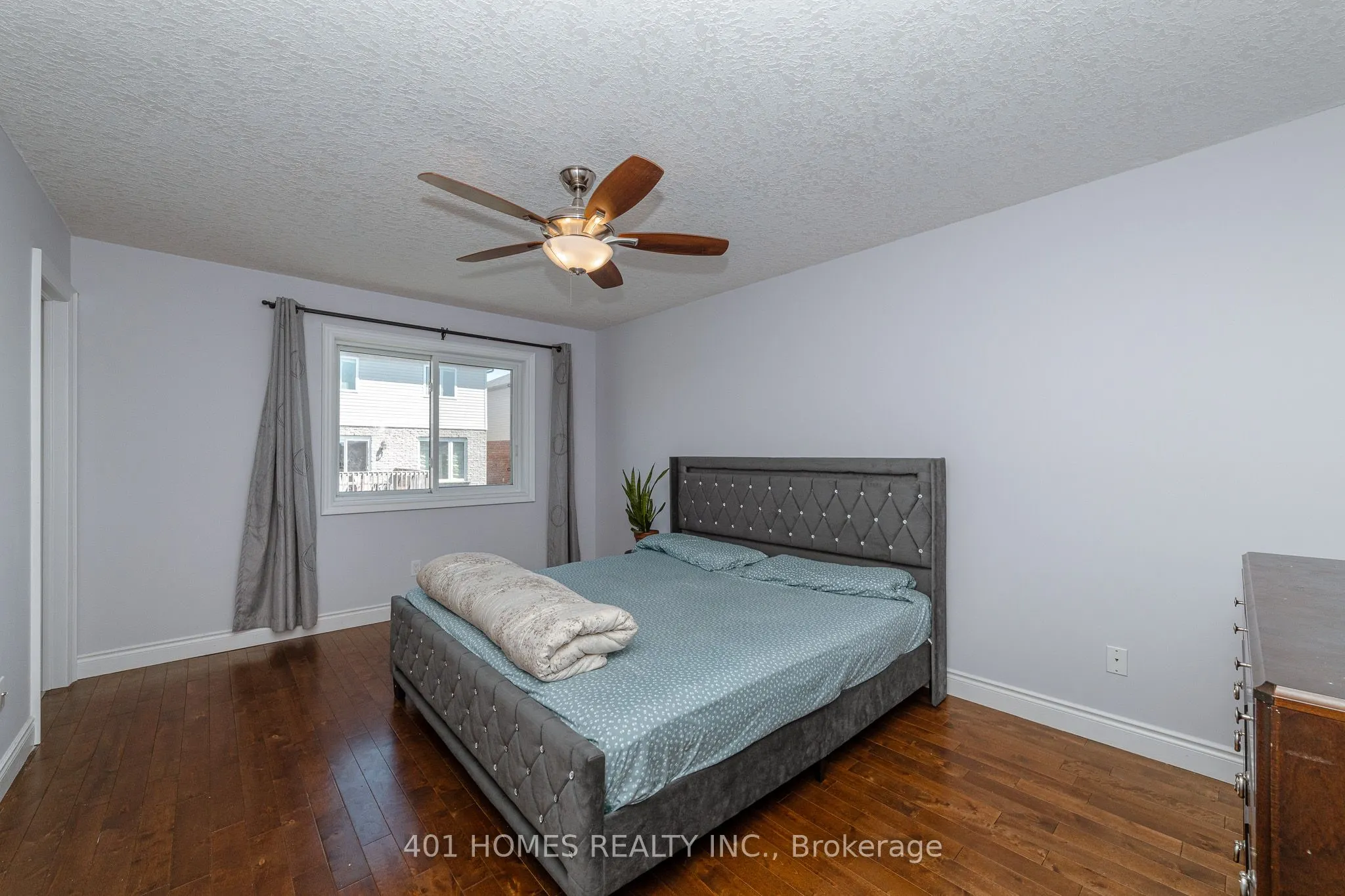 880 Frontenac Crescent
