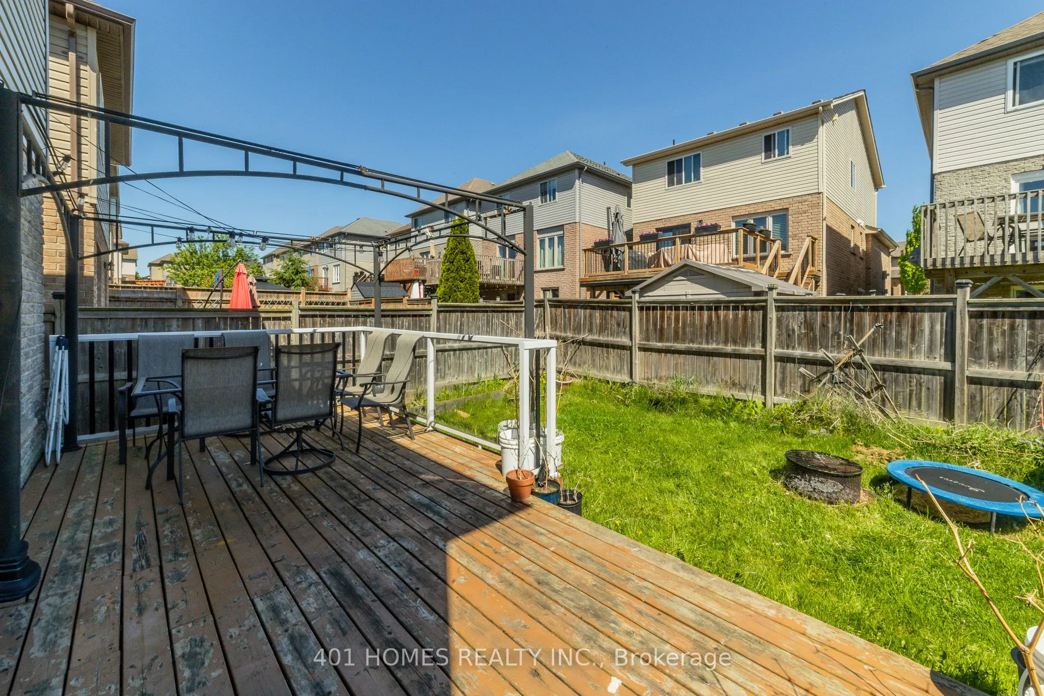 880 Frontenac Crescent