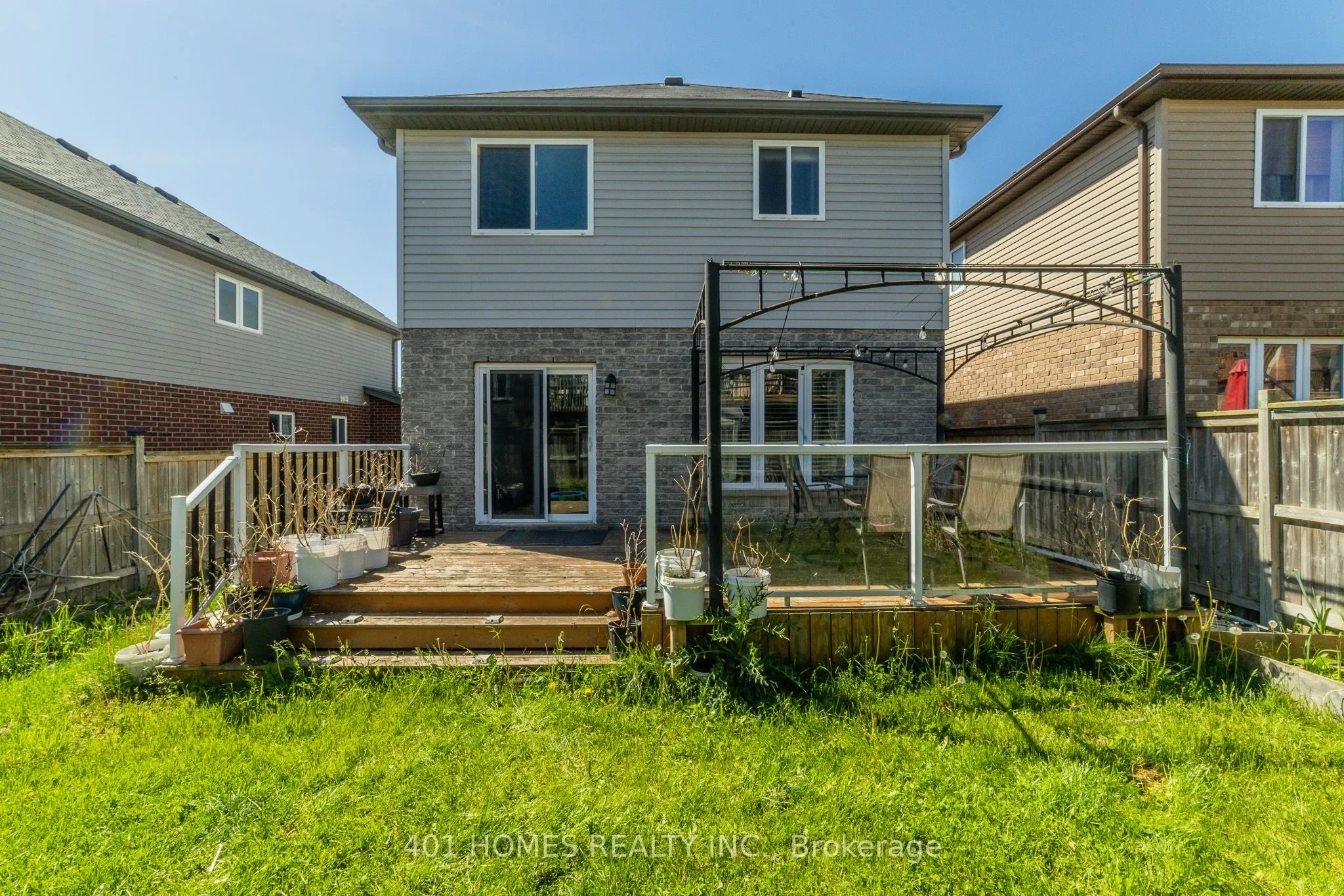 880 Frontenac Crescent