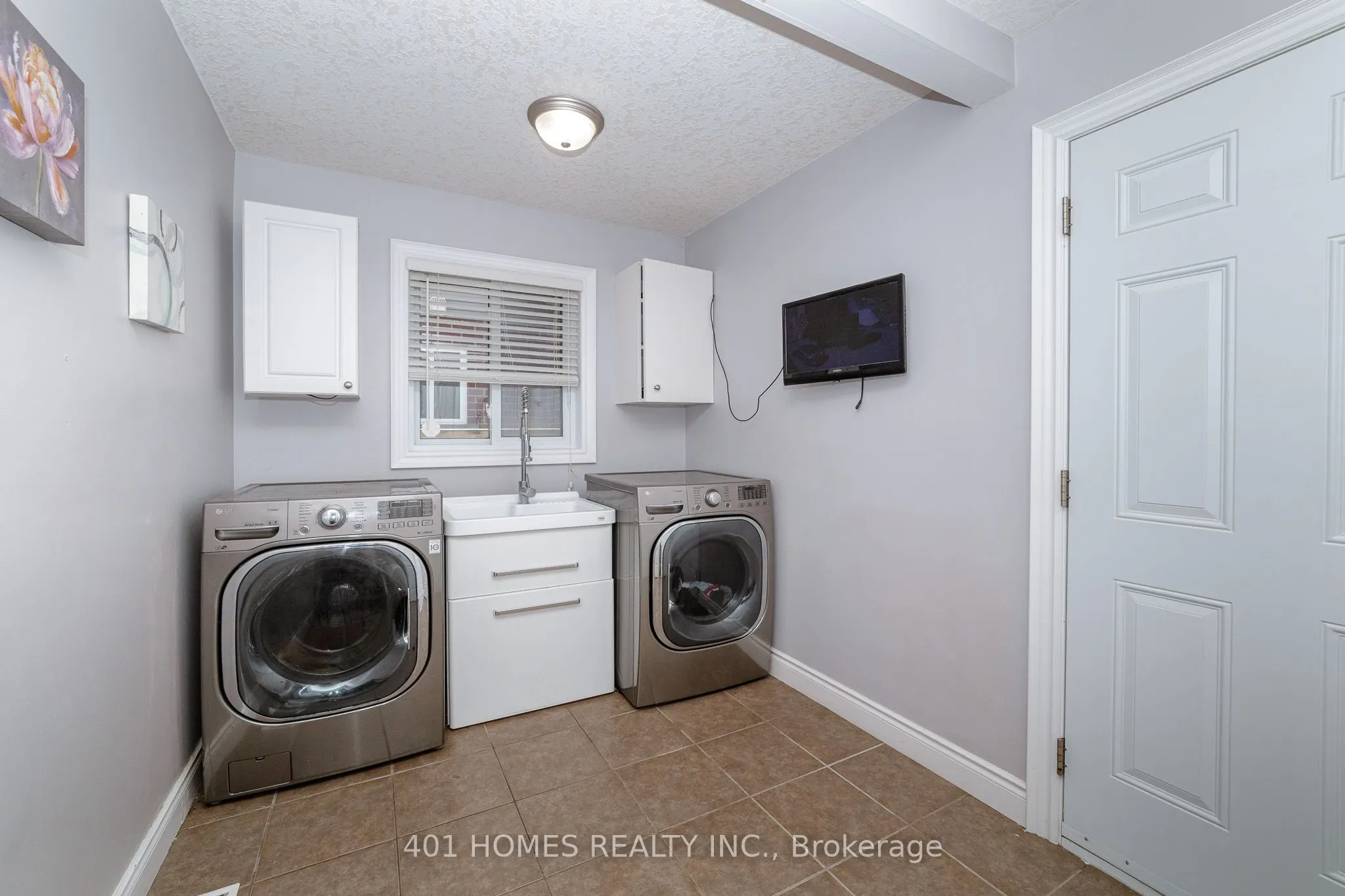 880 Frontenac Crescent
