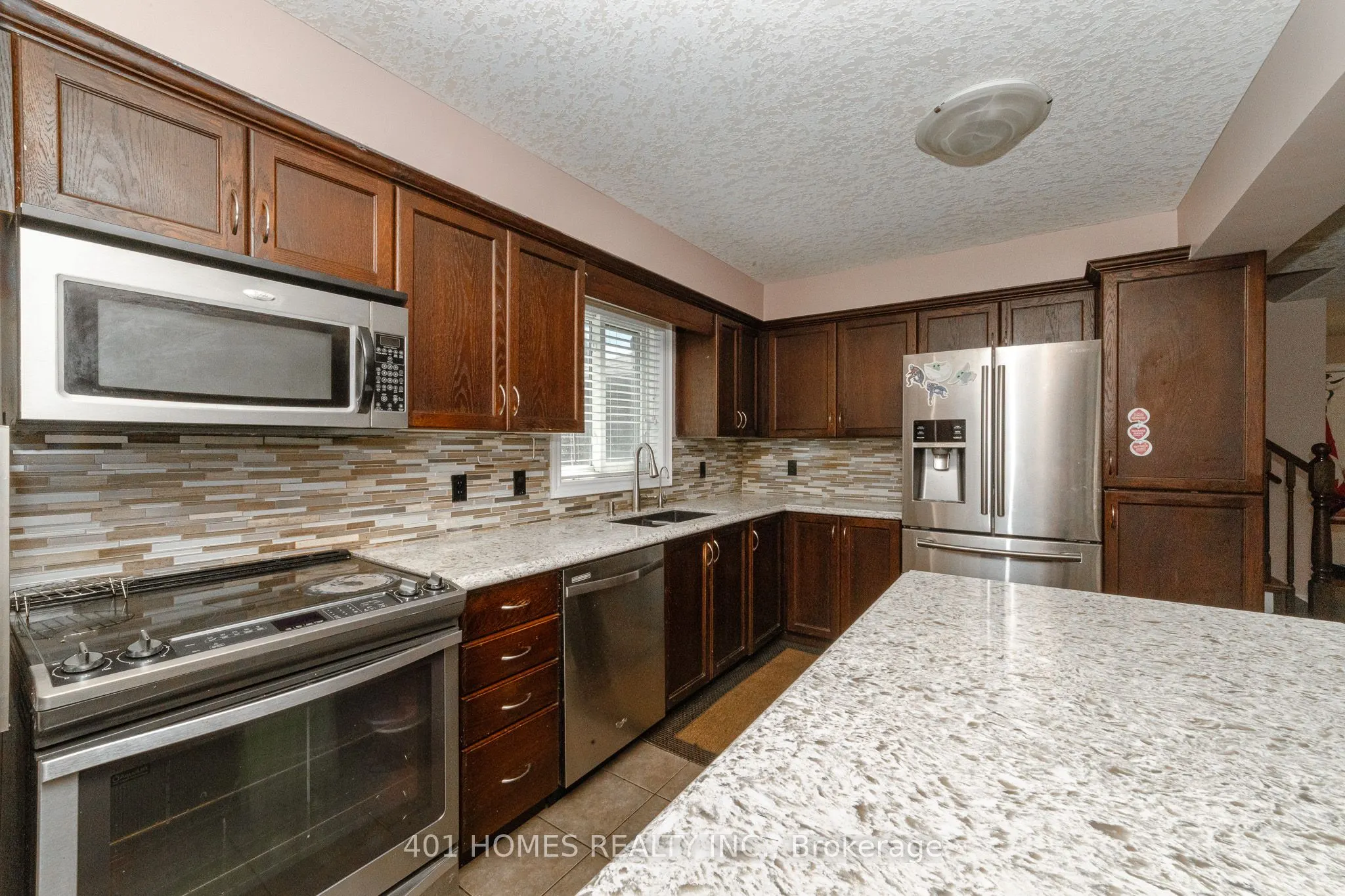 880 Frontenac Crescent