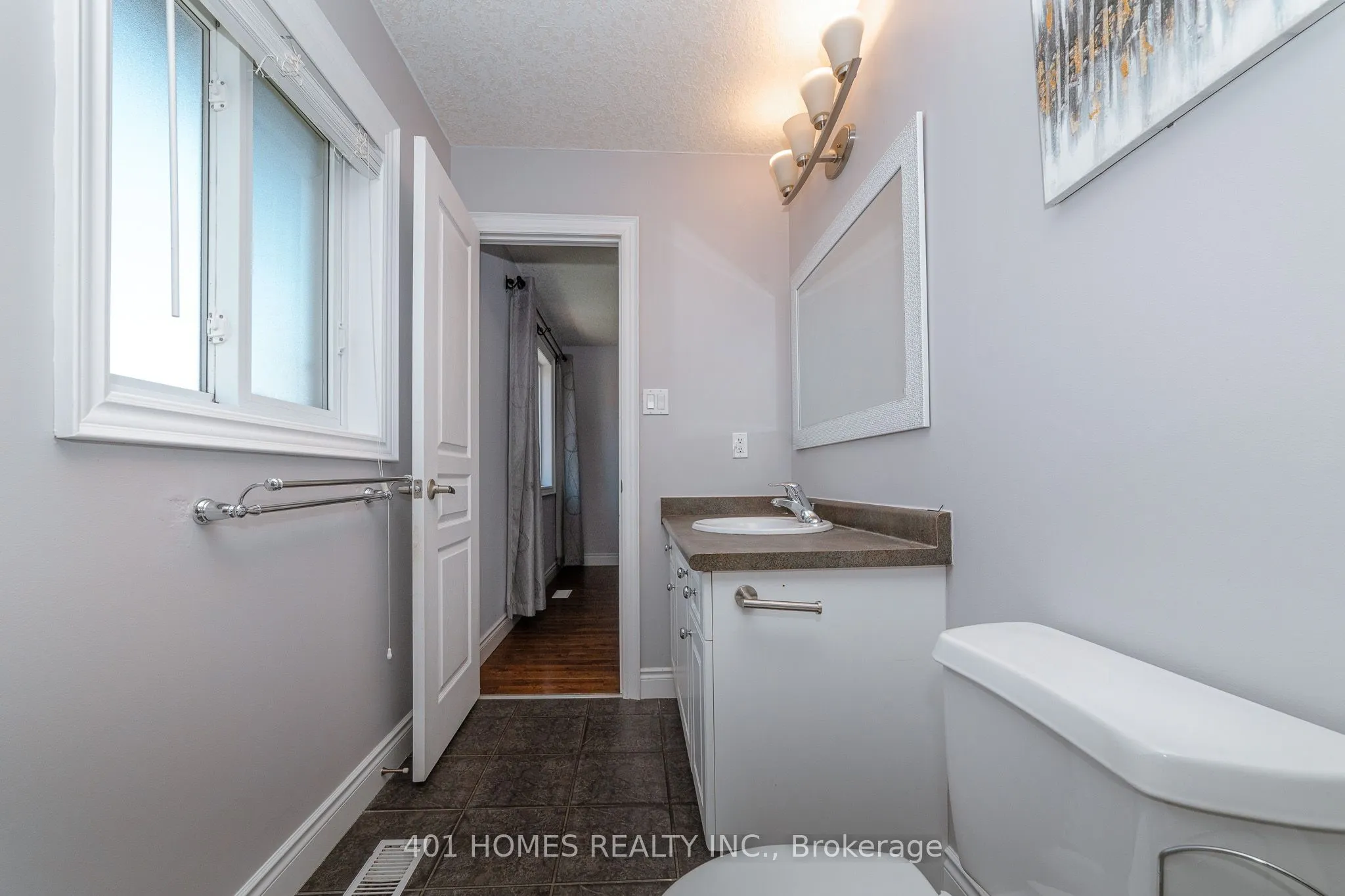 880 Frontenac Crescent