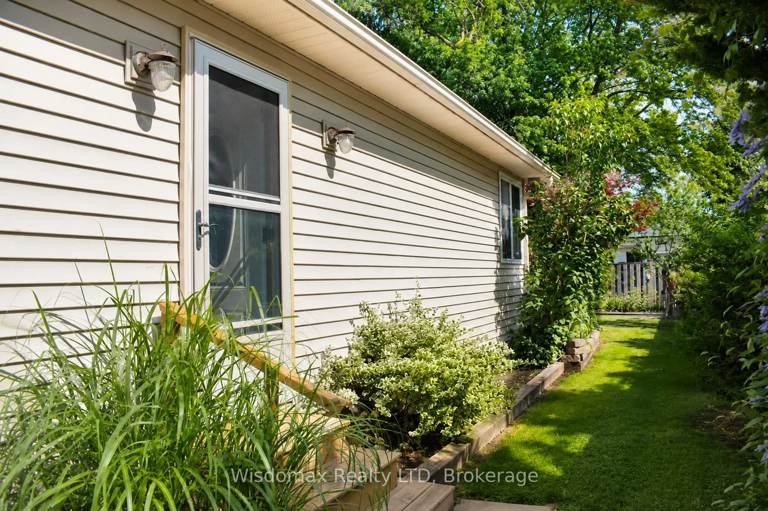 10 Rose Avenue