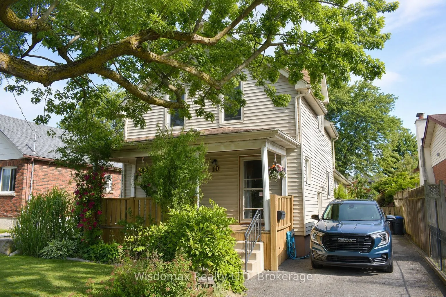 10 Rose Avenue