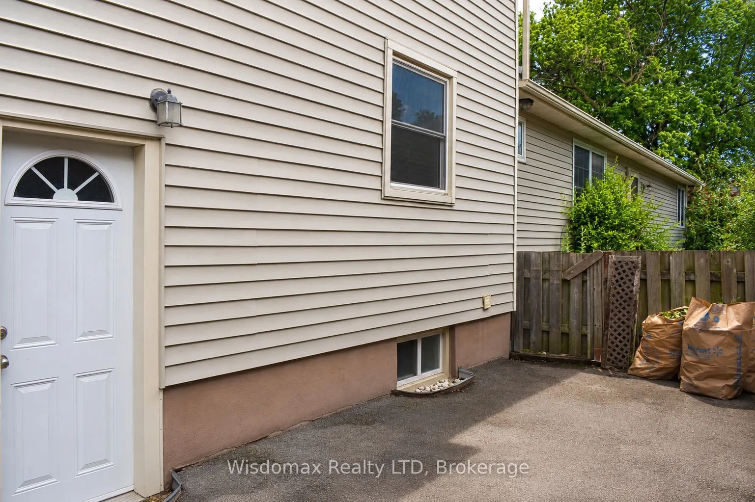 10 Rose Avenue