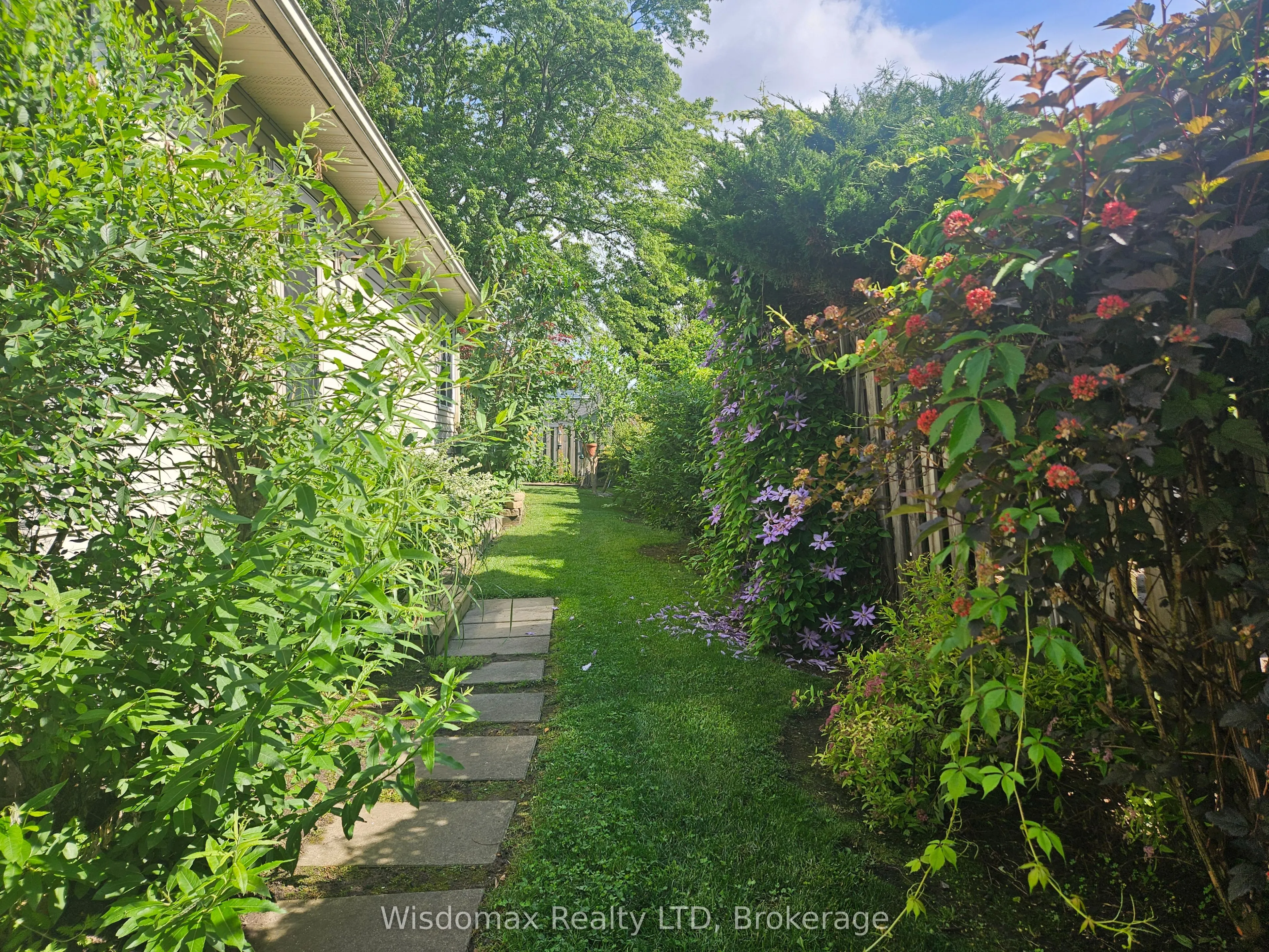 10 Rose Avenue