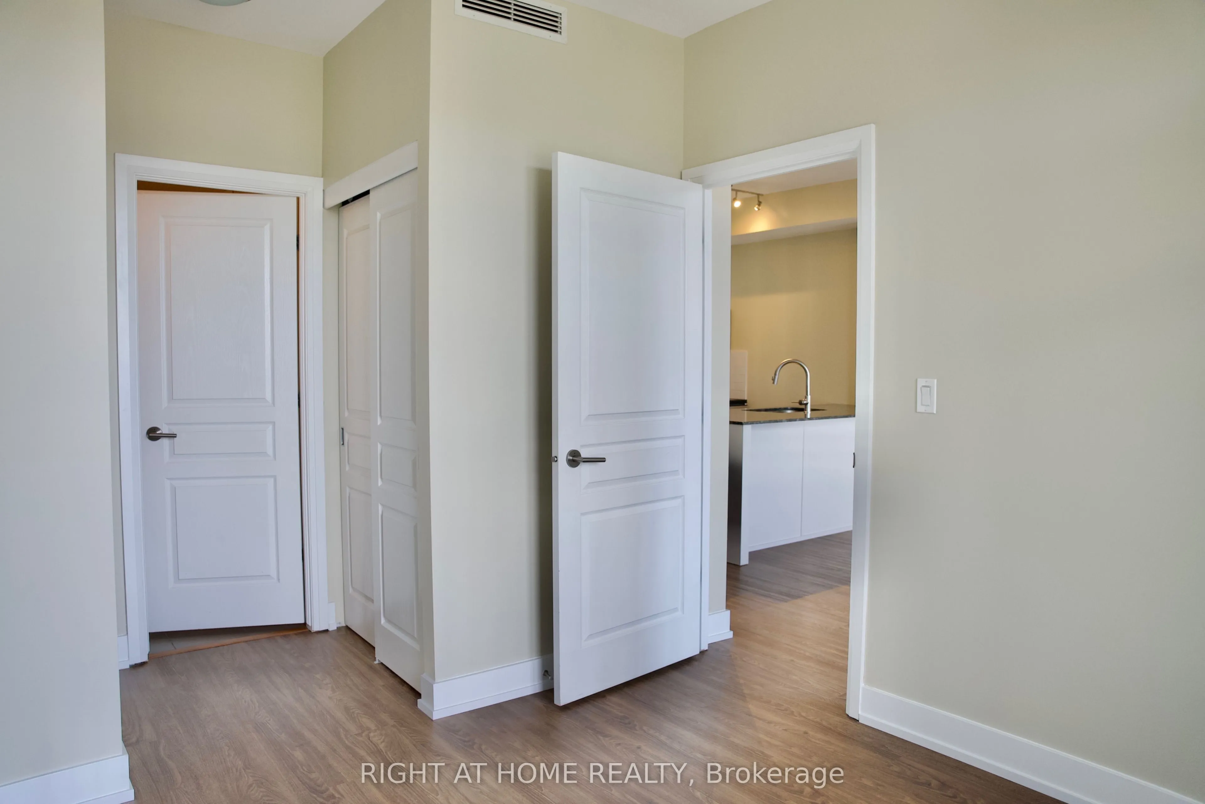 118 Holmwood Avenue #708