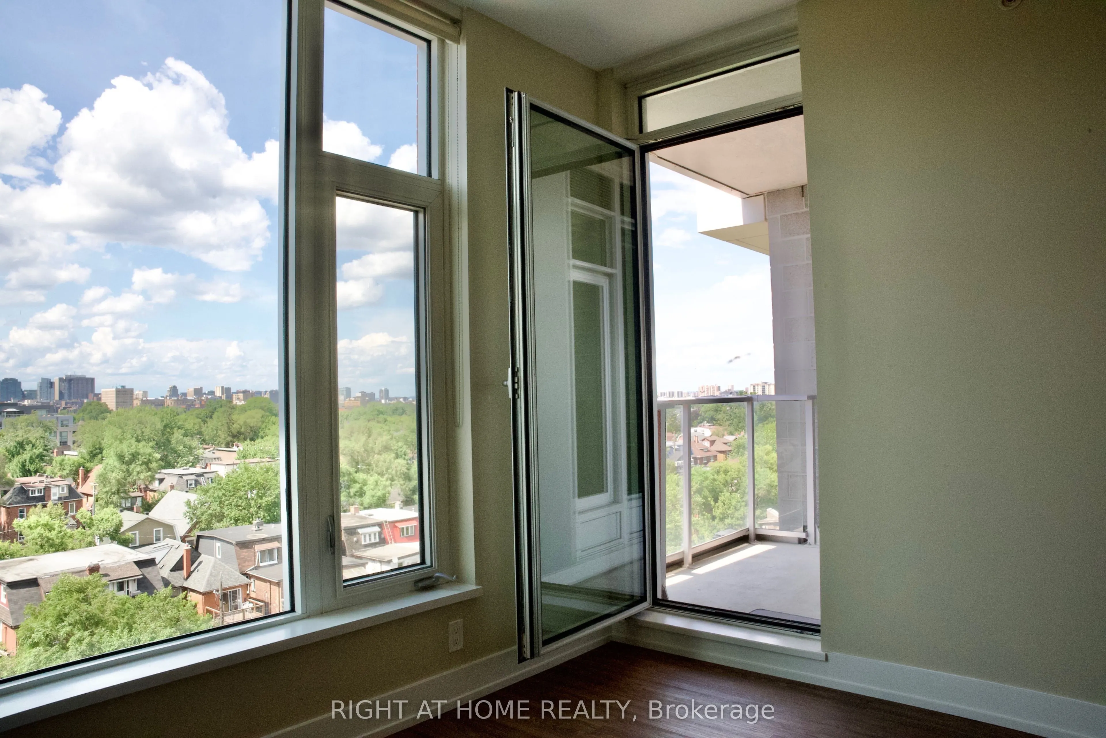 118 Holmwood Avenue #708