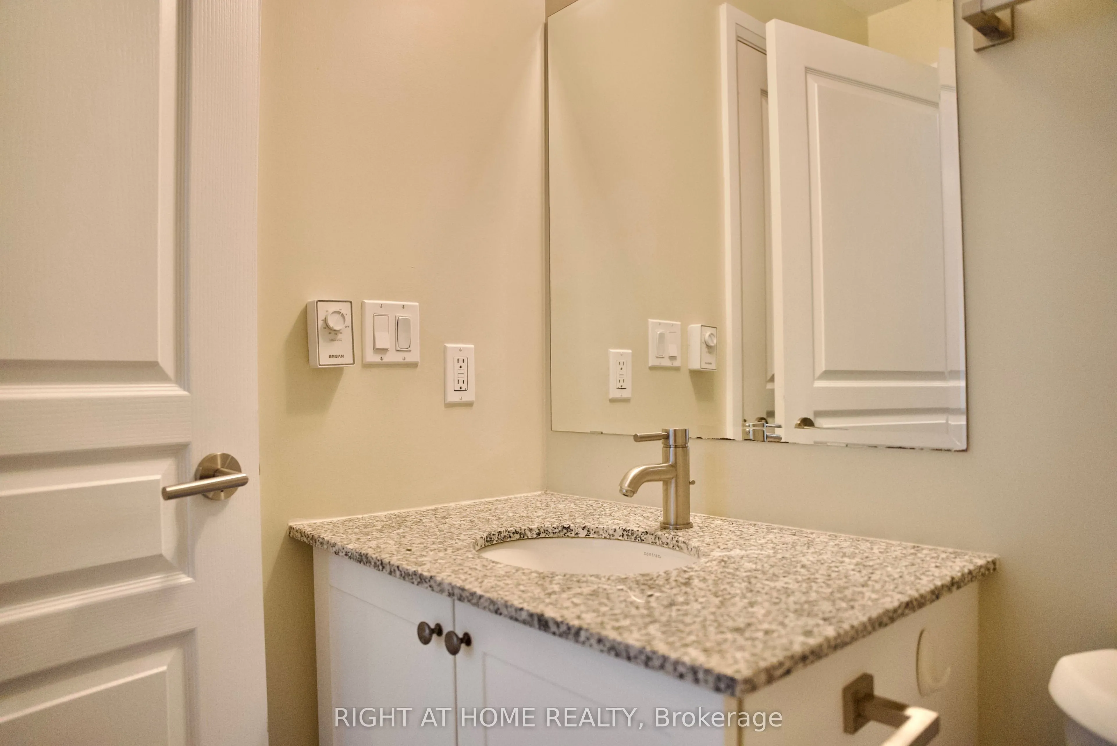 118 Holmwood Avenue #708