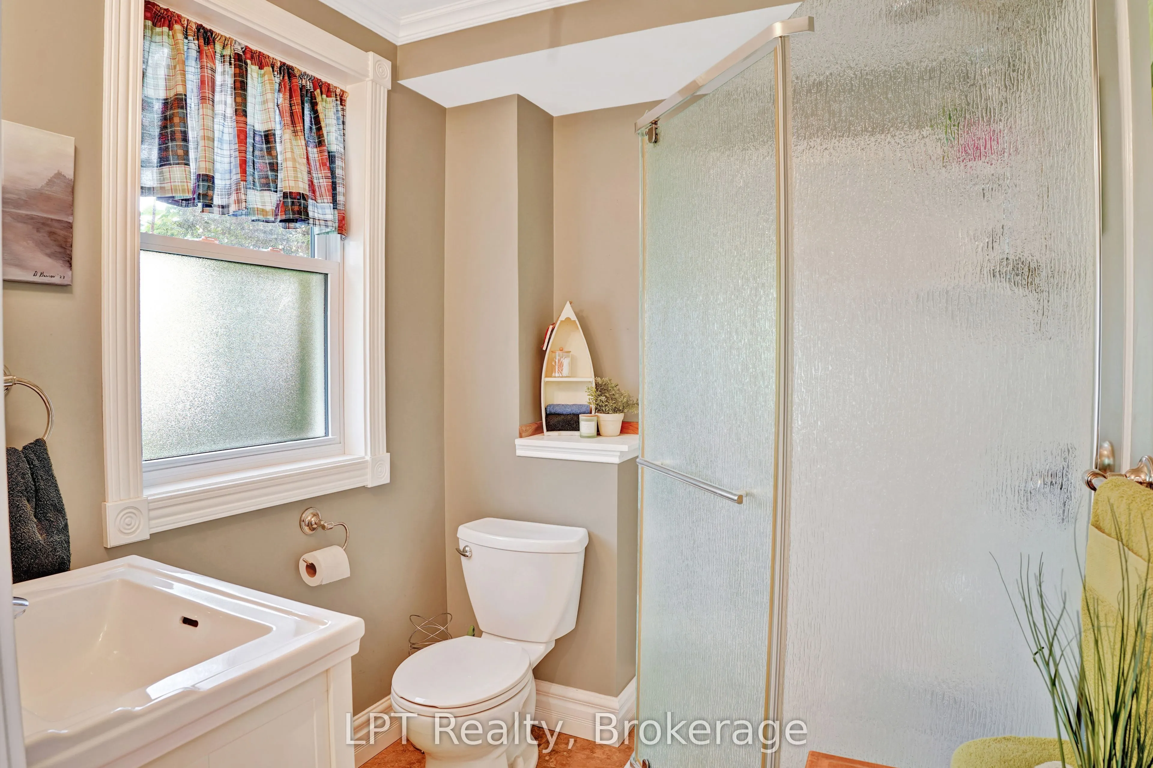 880 16th Street W