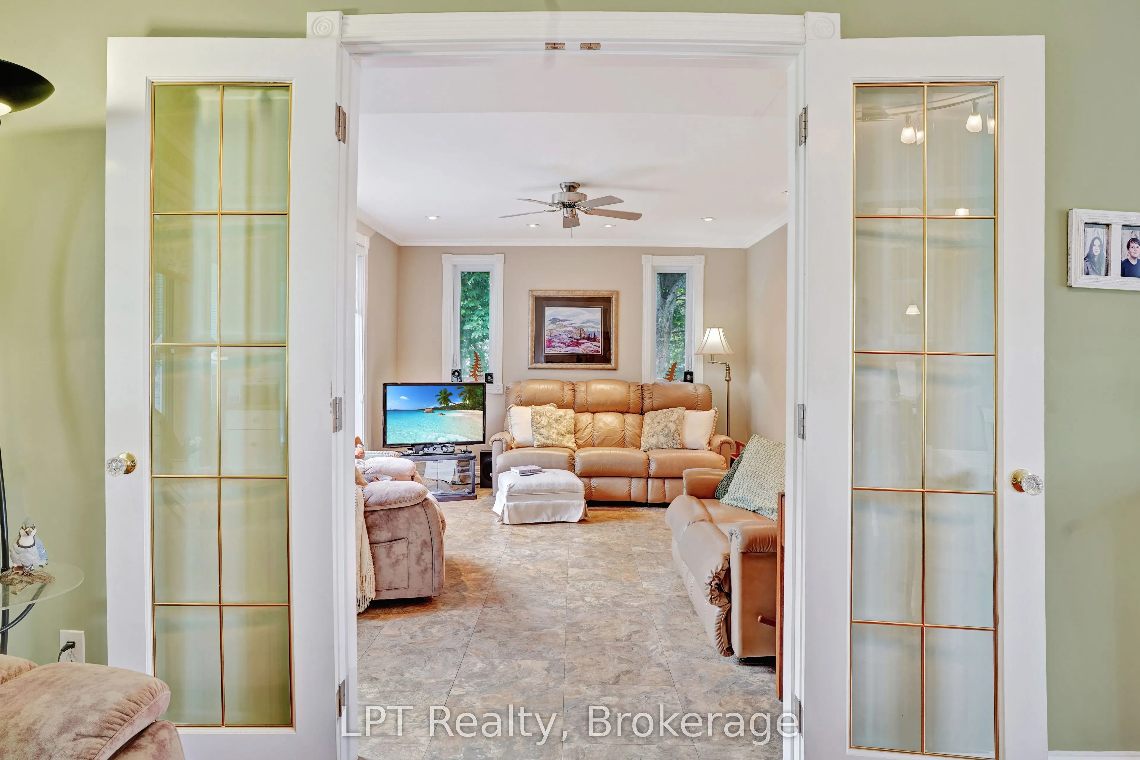 880 16th Street W