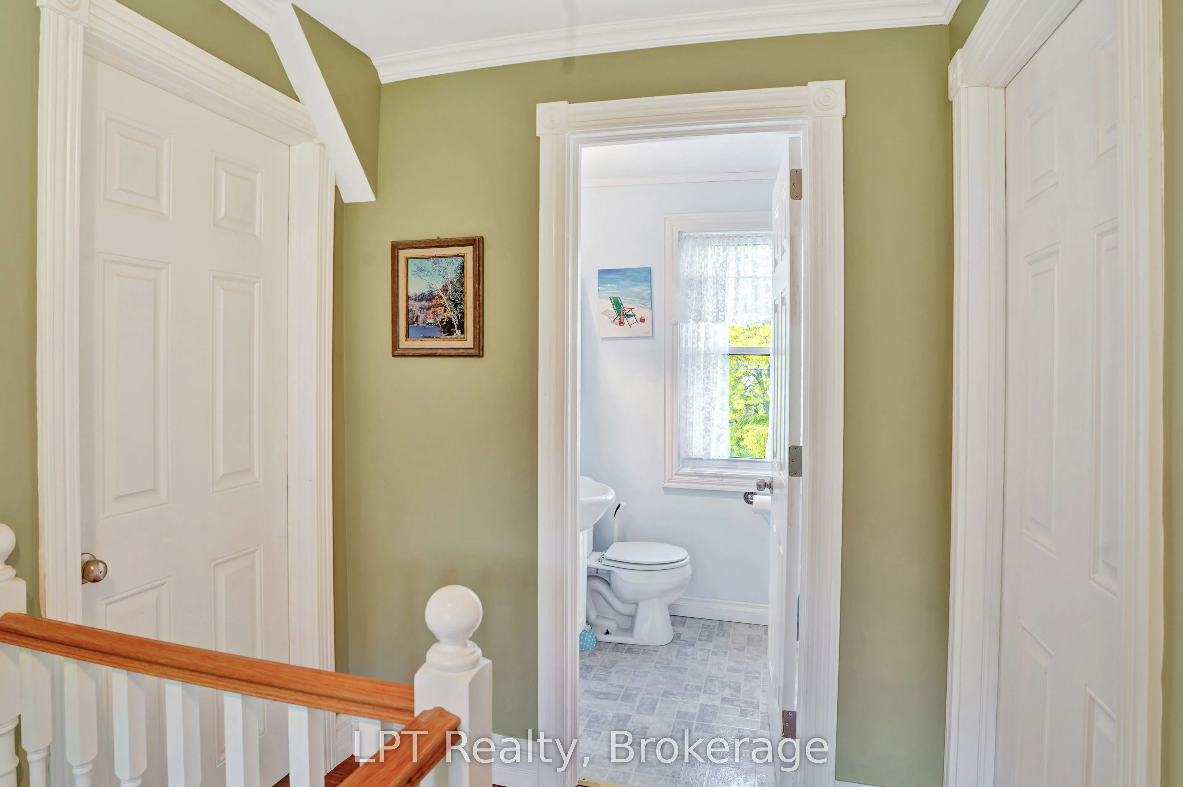 880 16th Street W