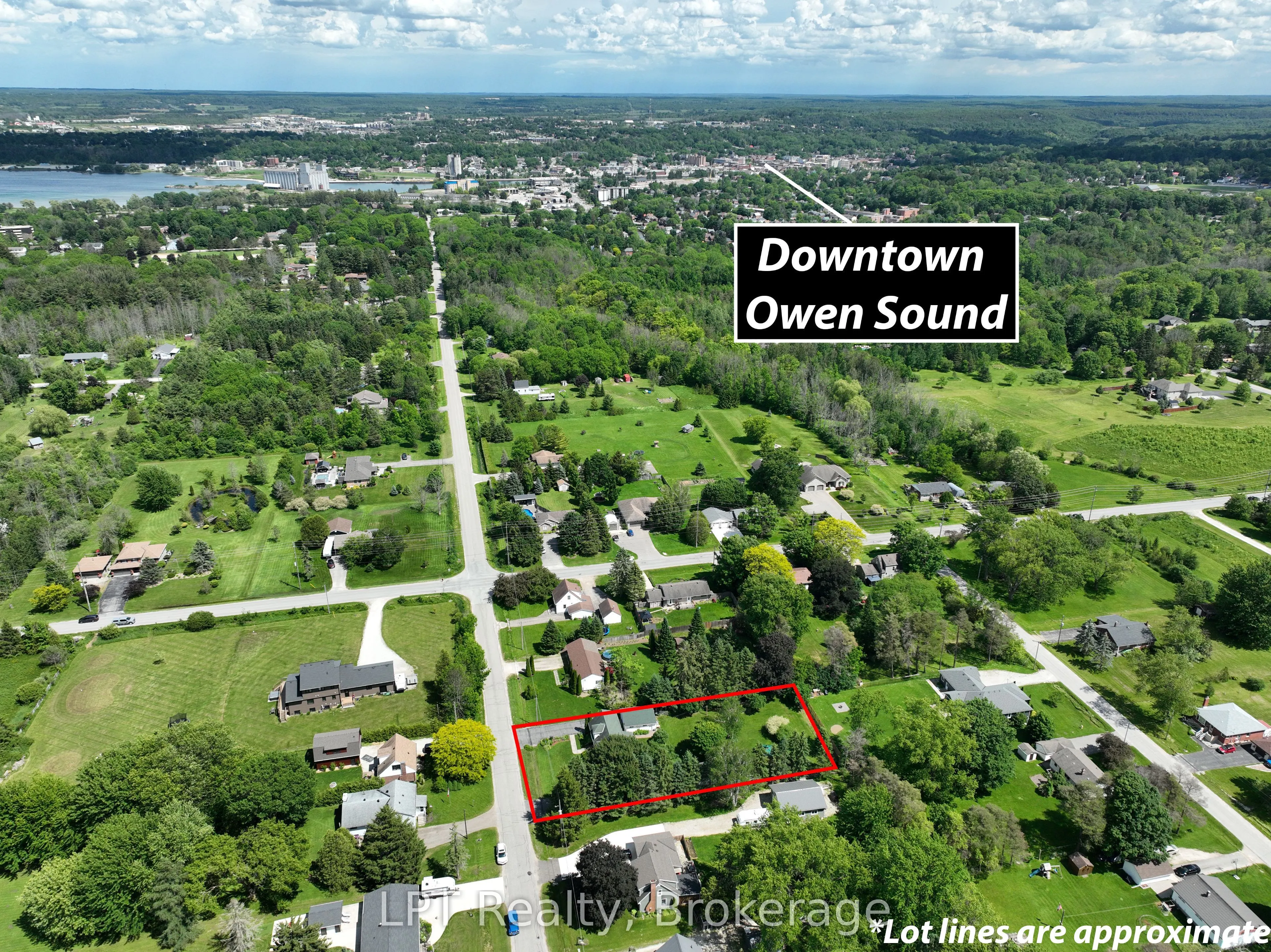 880 16th Street W