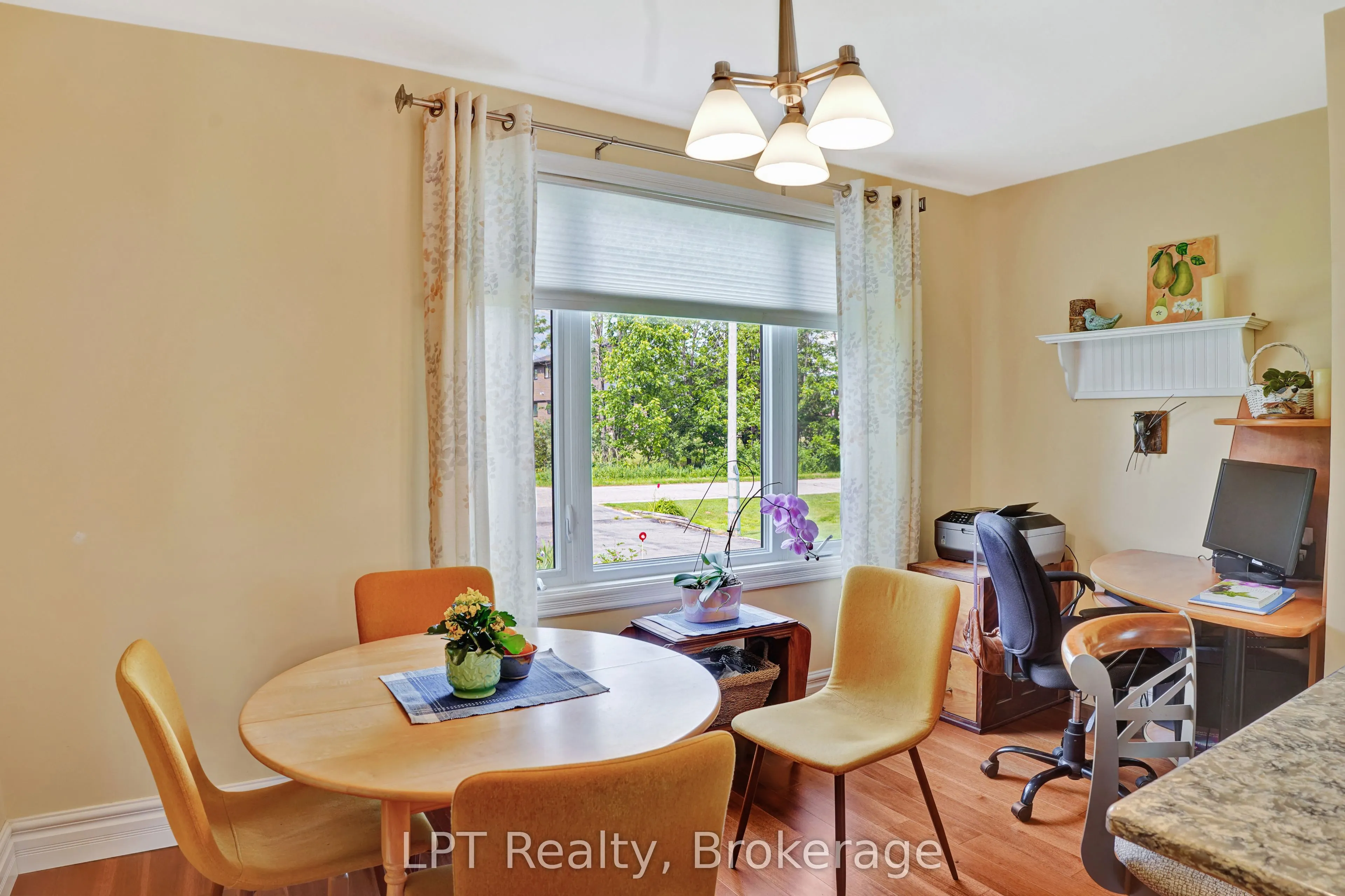 880 16th Street W