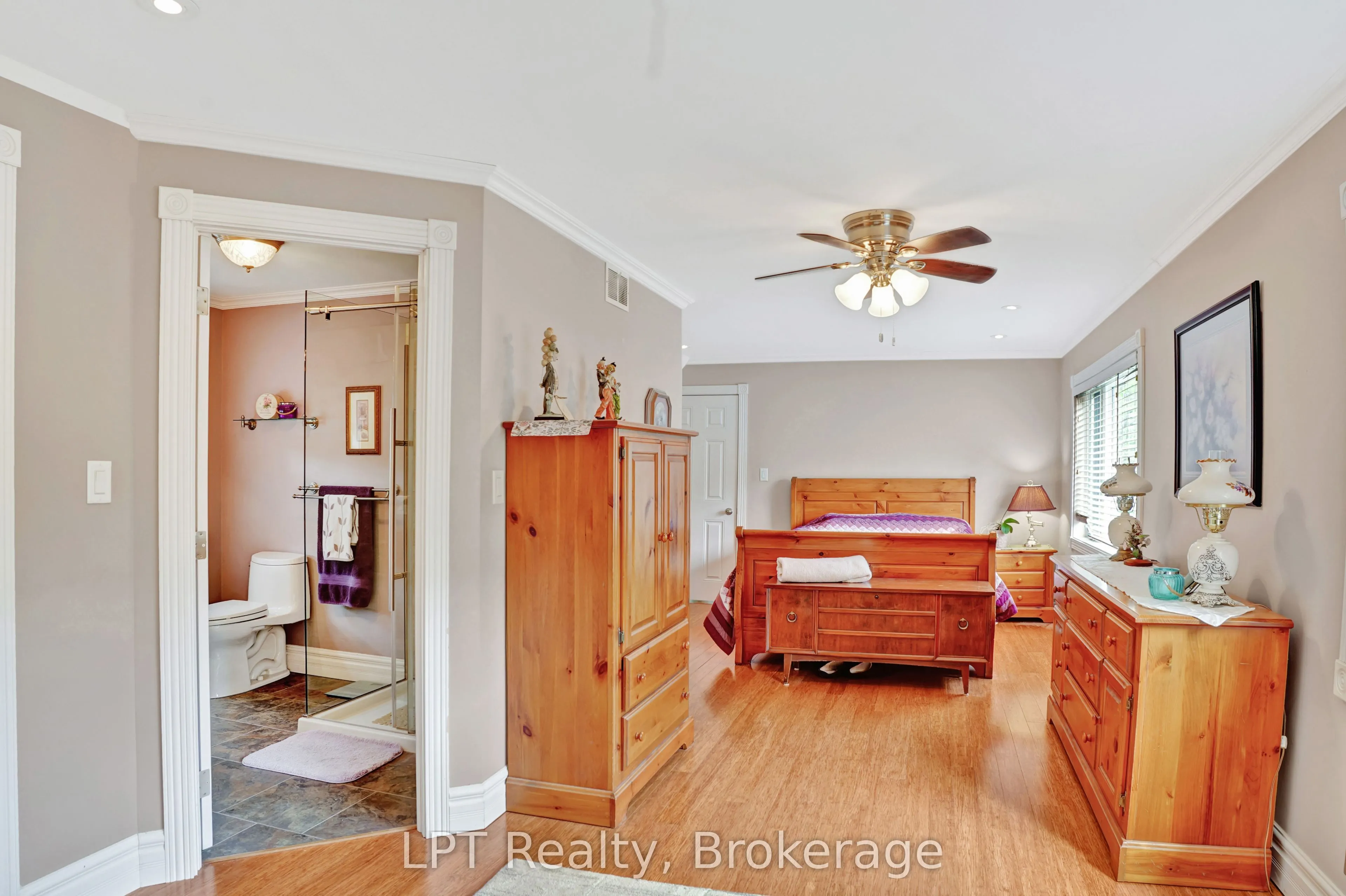 880 16th Street W