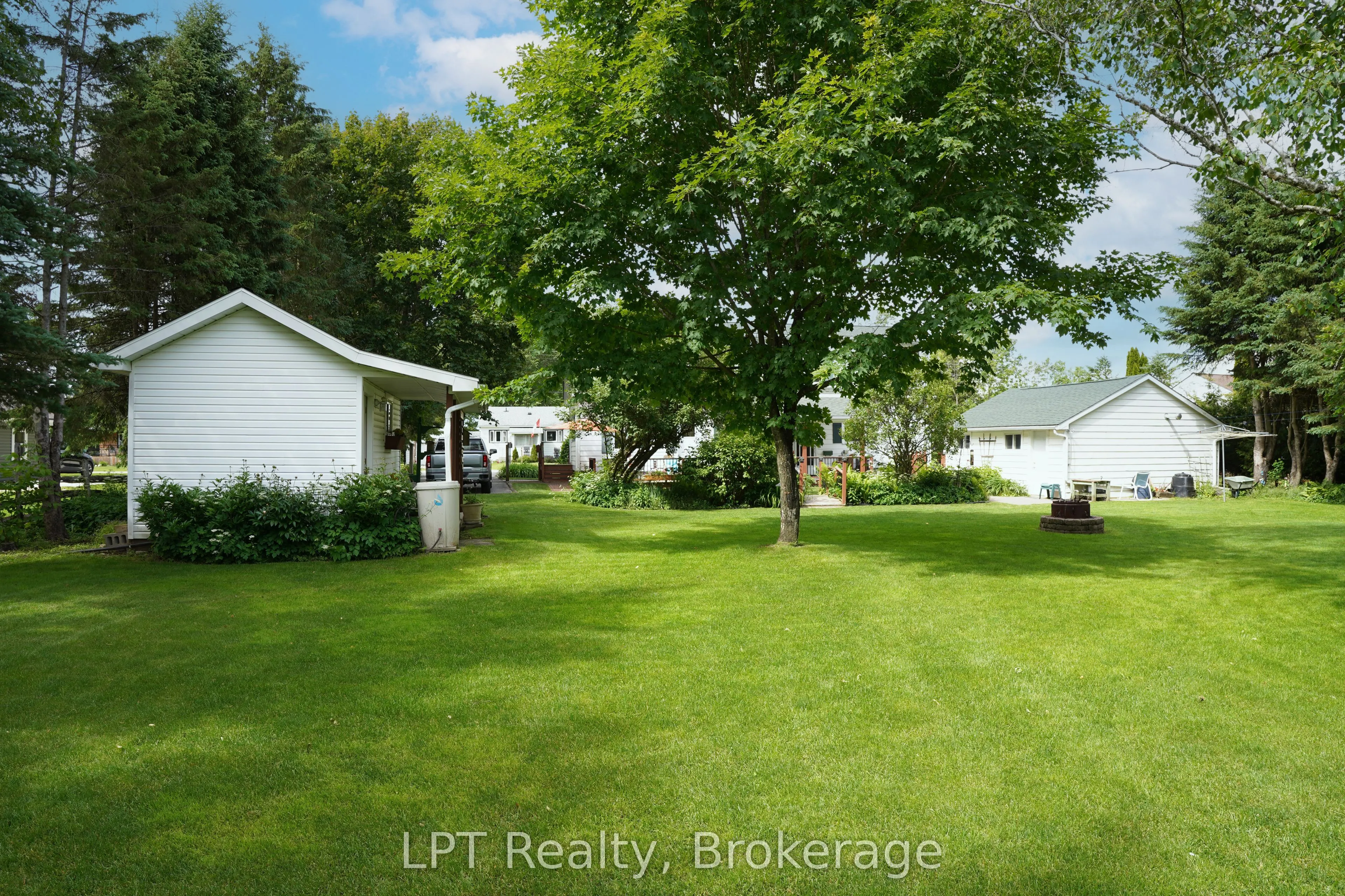 880 16th Street W
