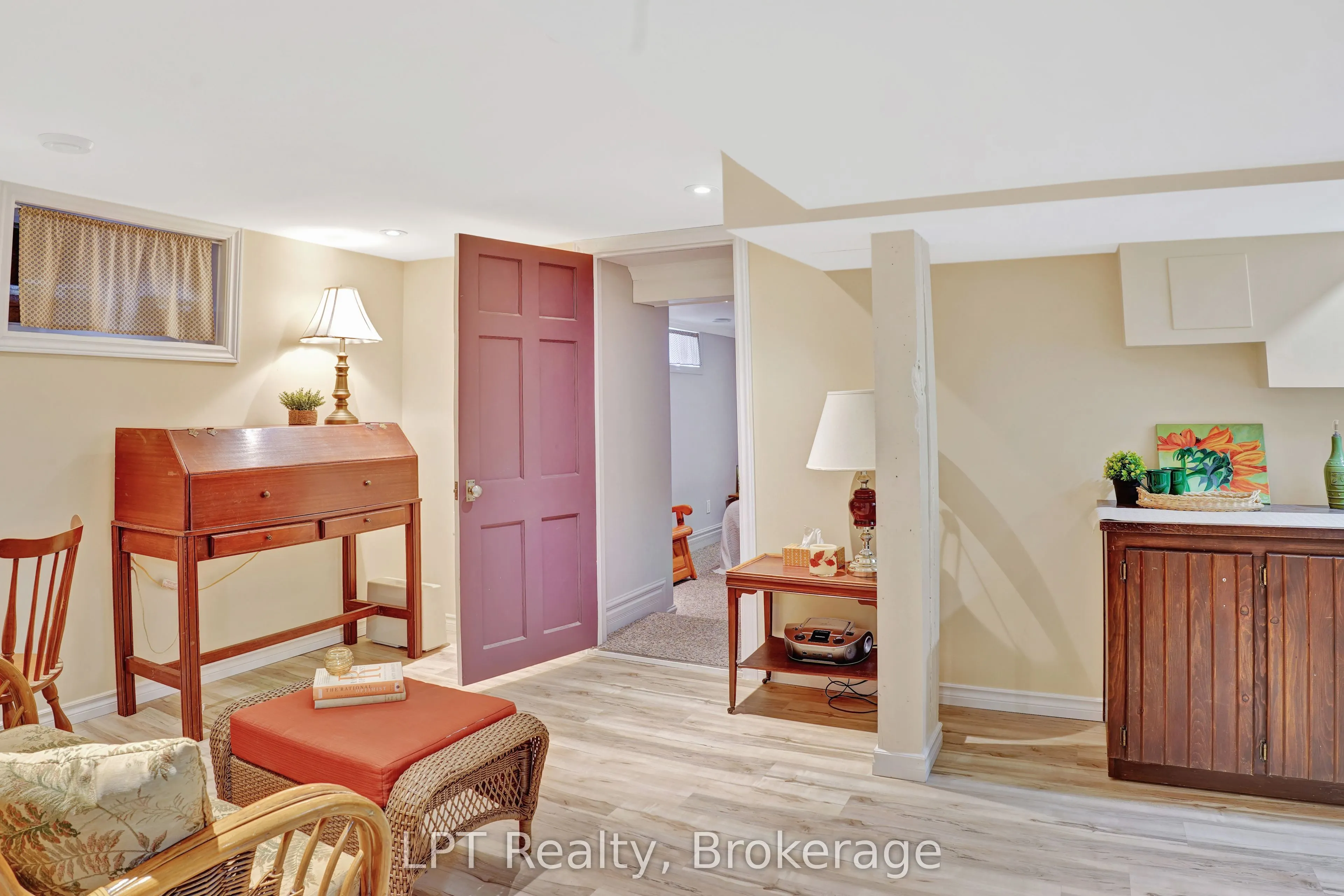 880 16th Street W