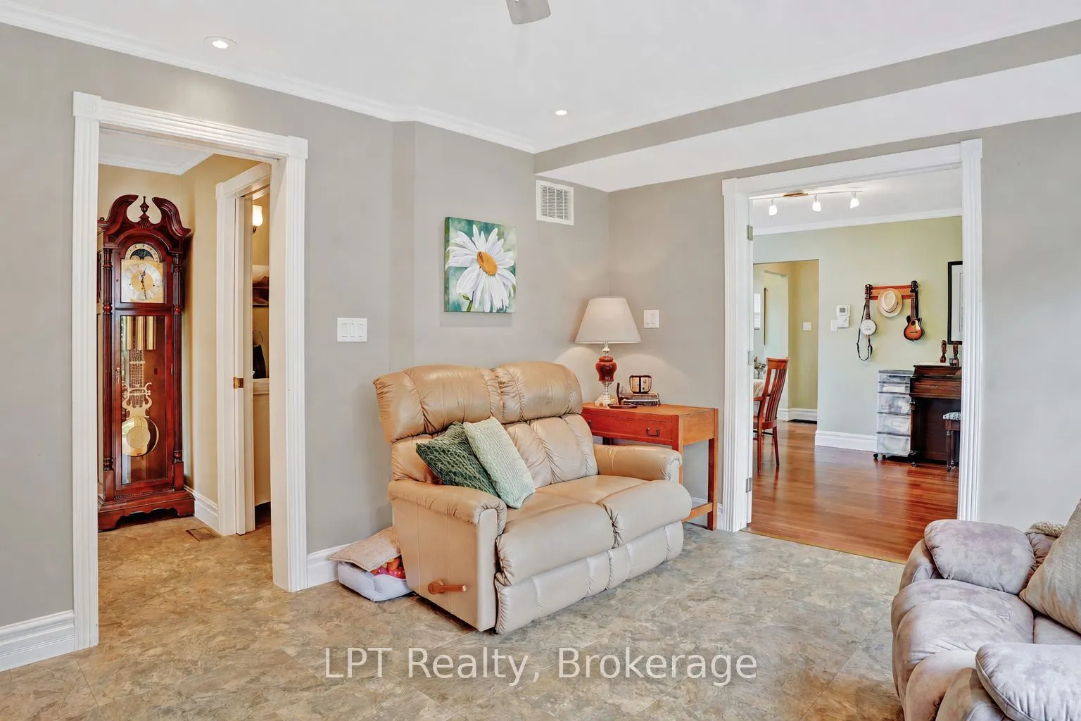880 16th Street W