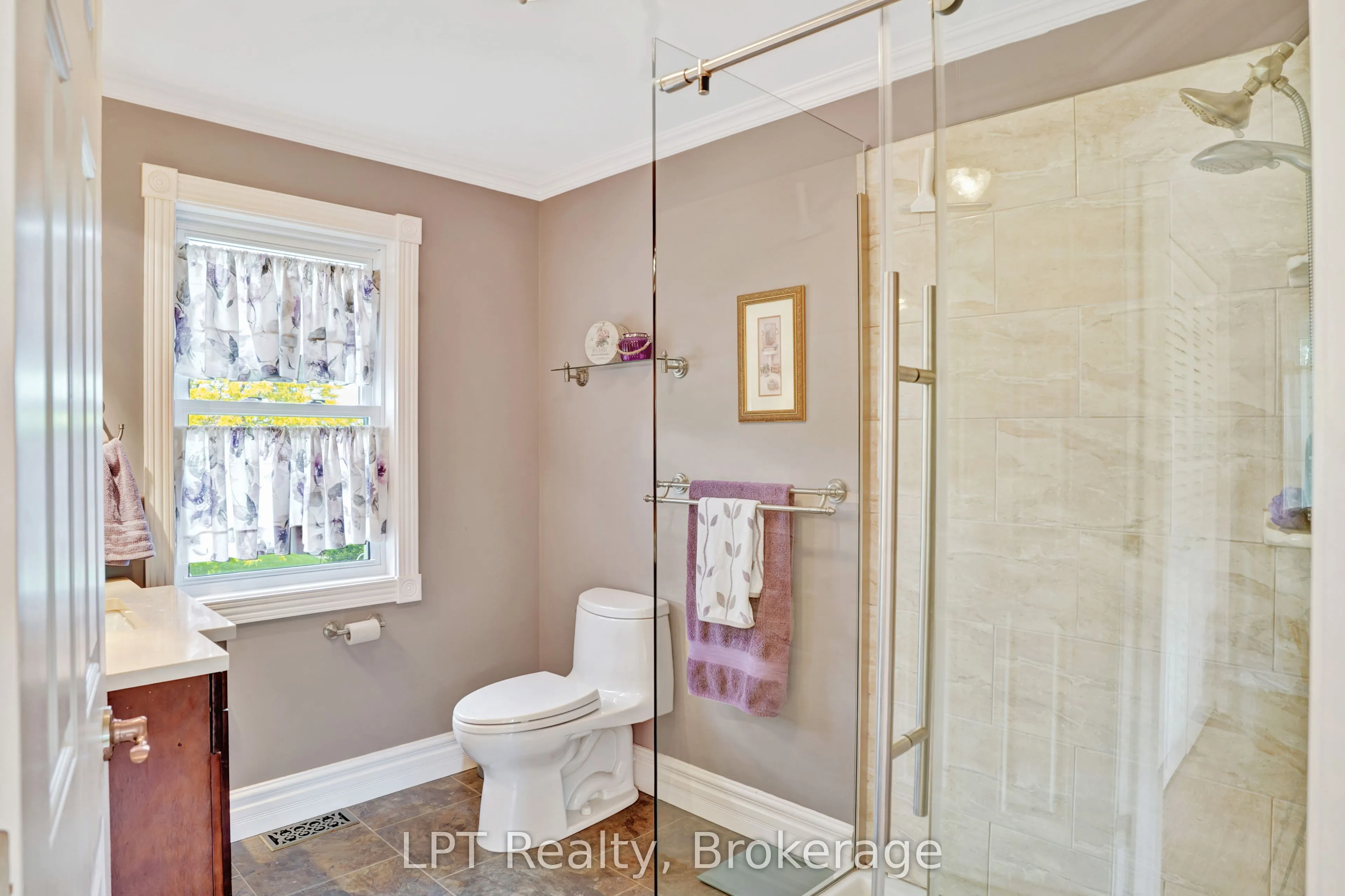 880 16th Street W