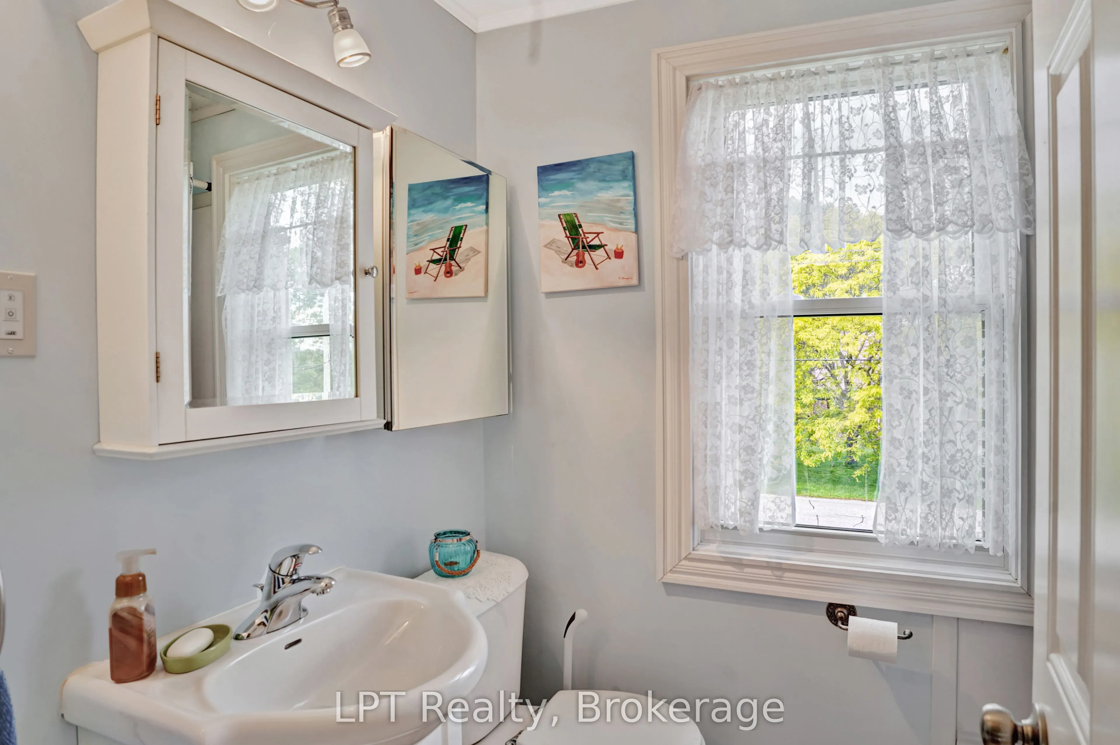 880 16th Street W