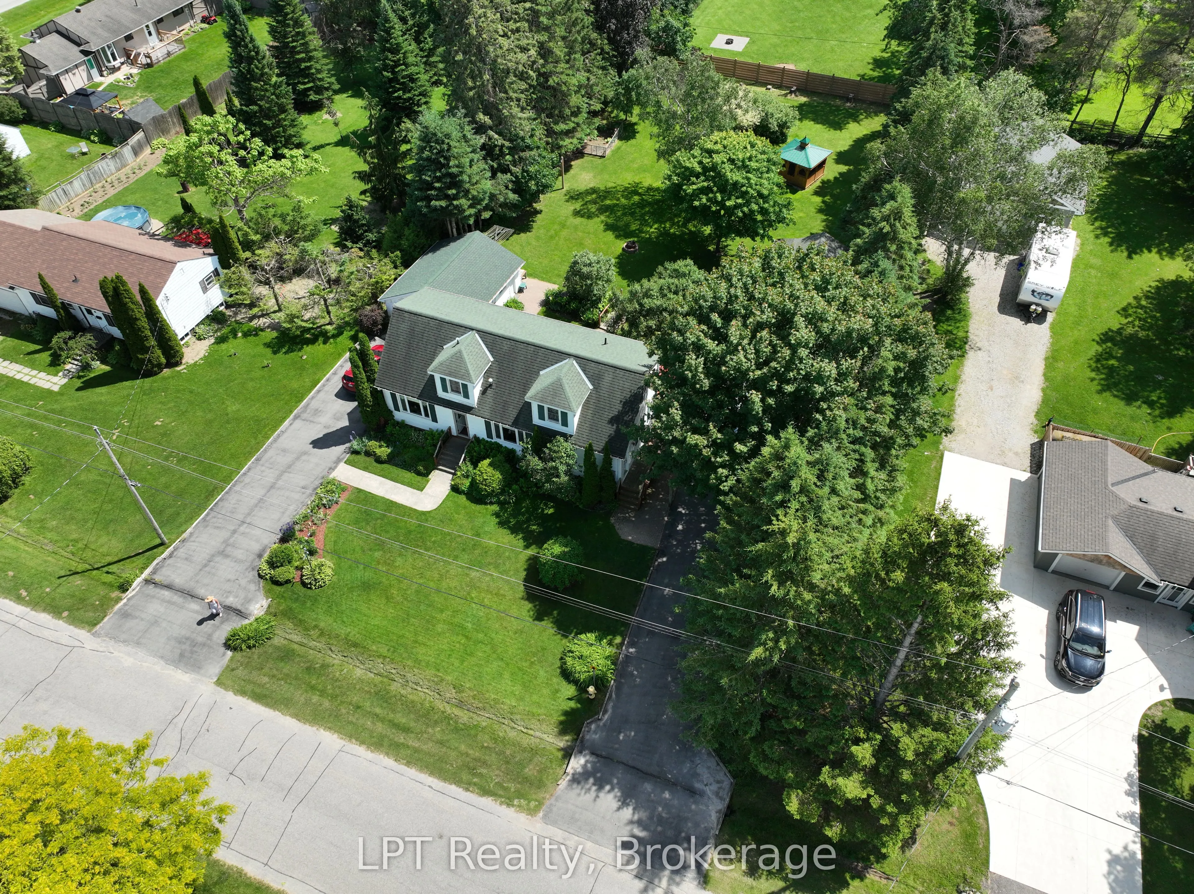 880 16th Street W