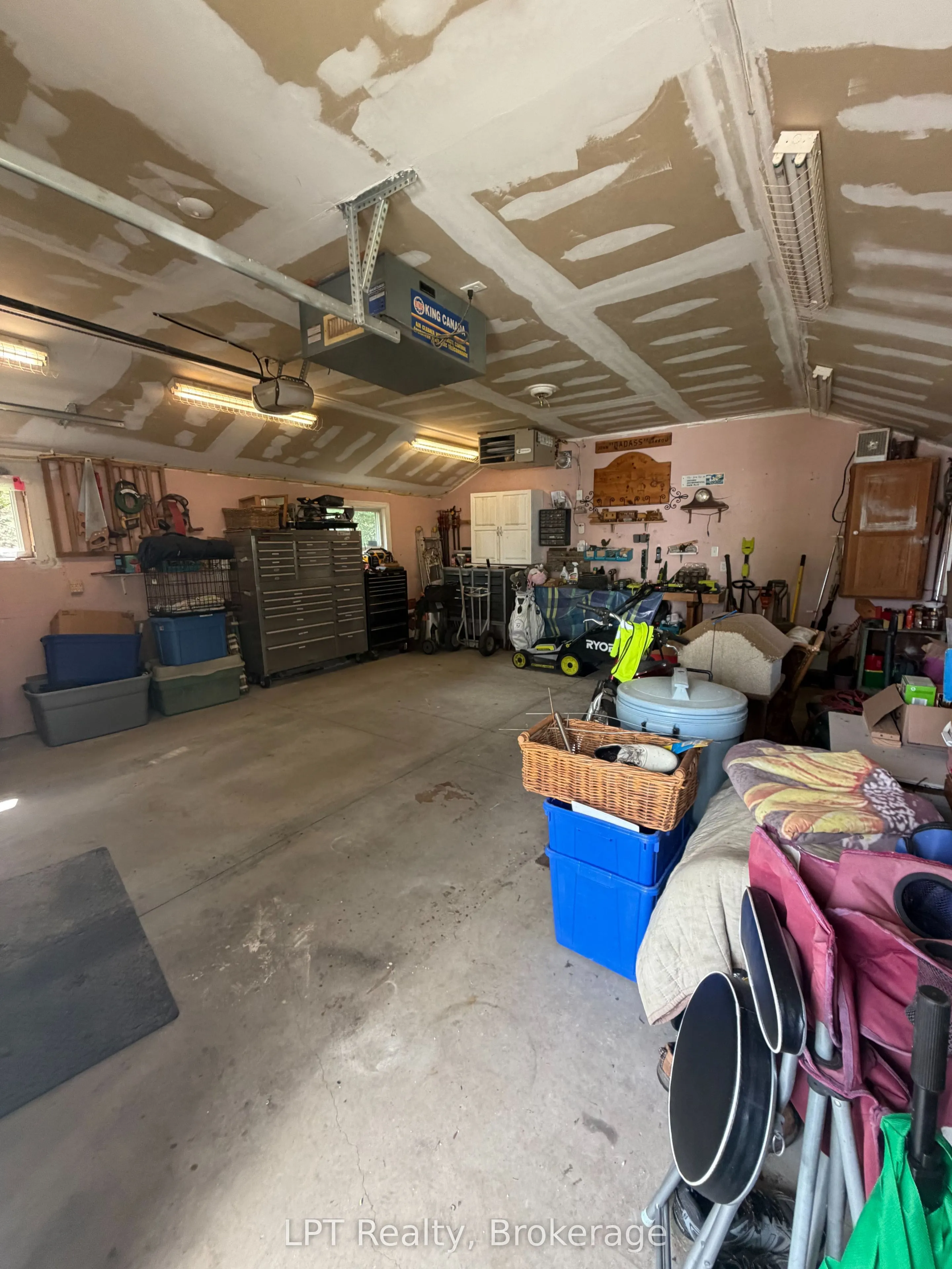 880 16th Street W