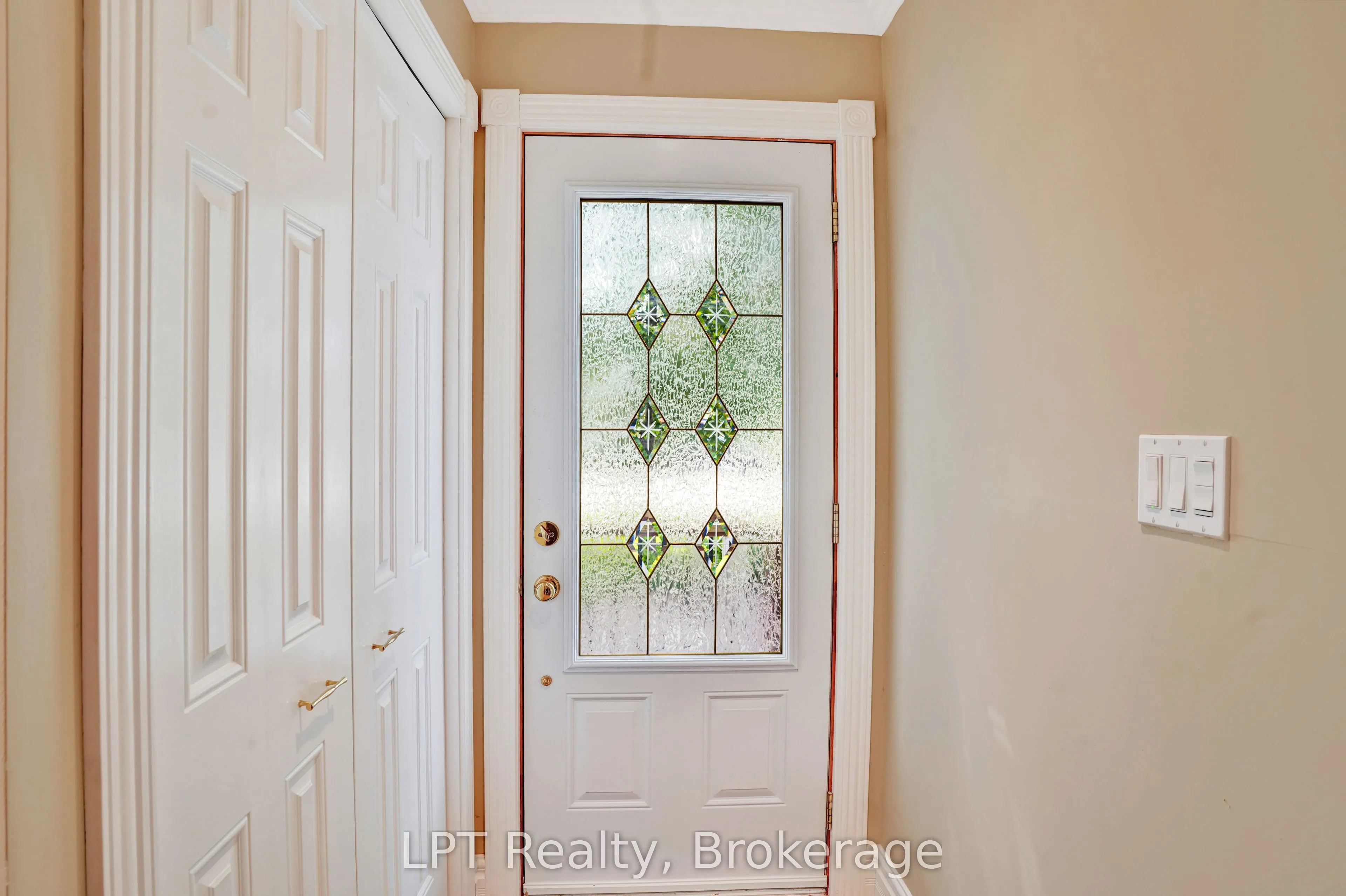 880 16th Street W