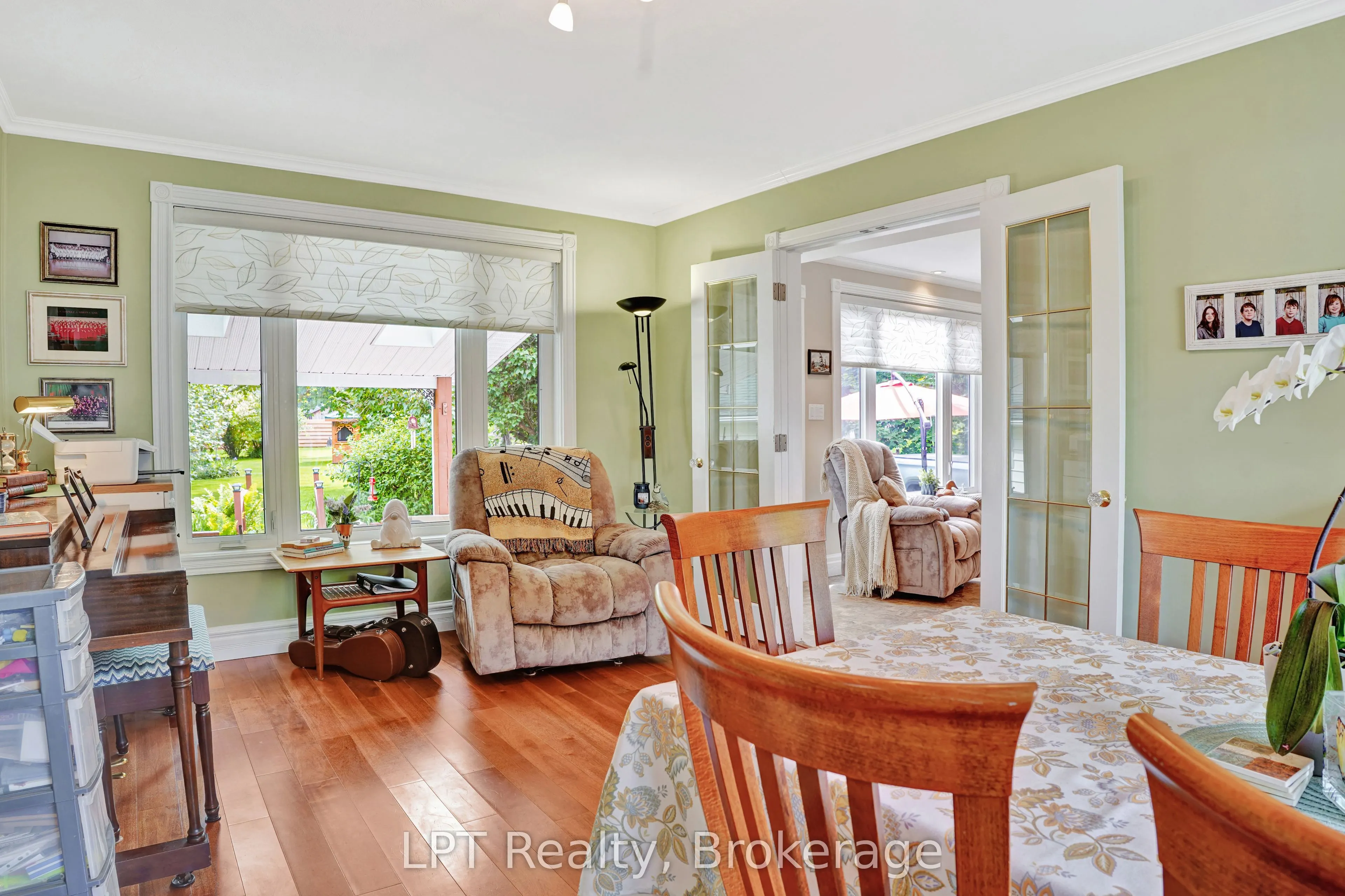 880 16th Street W