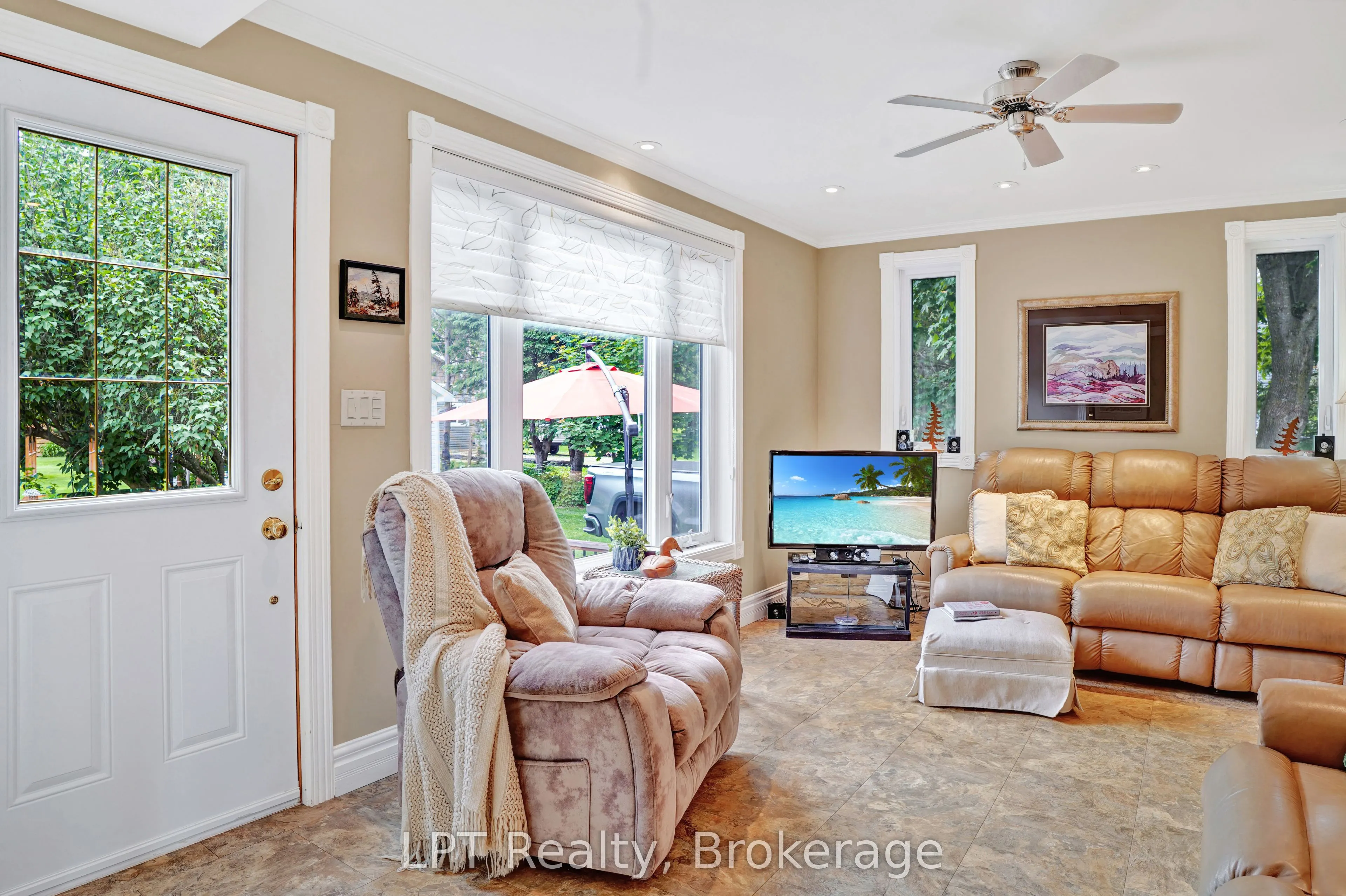 880 16th Street W