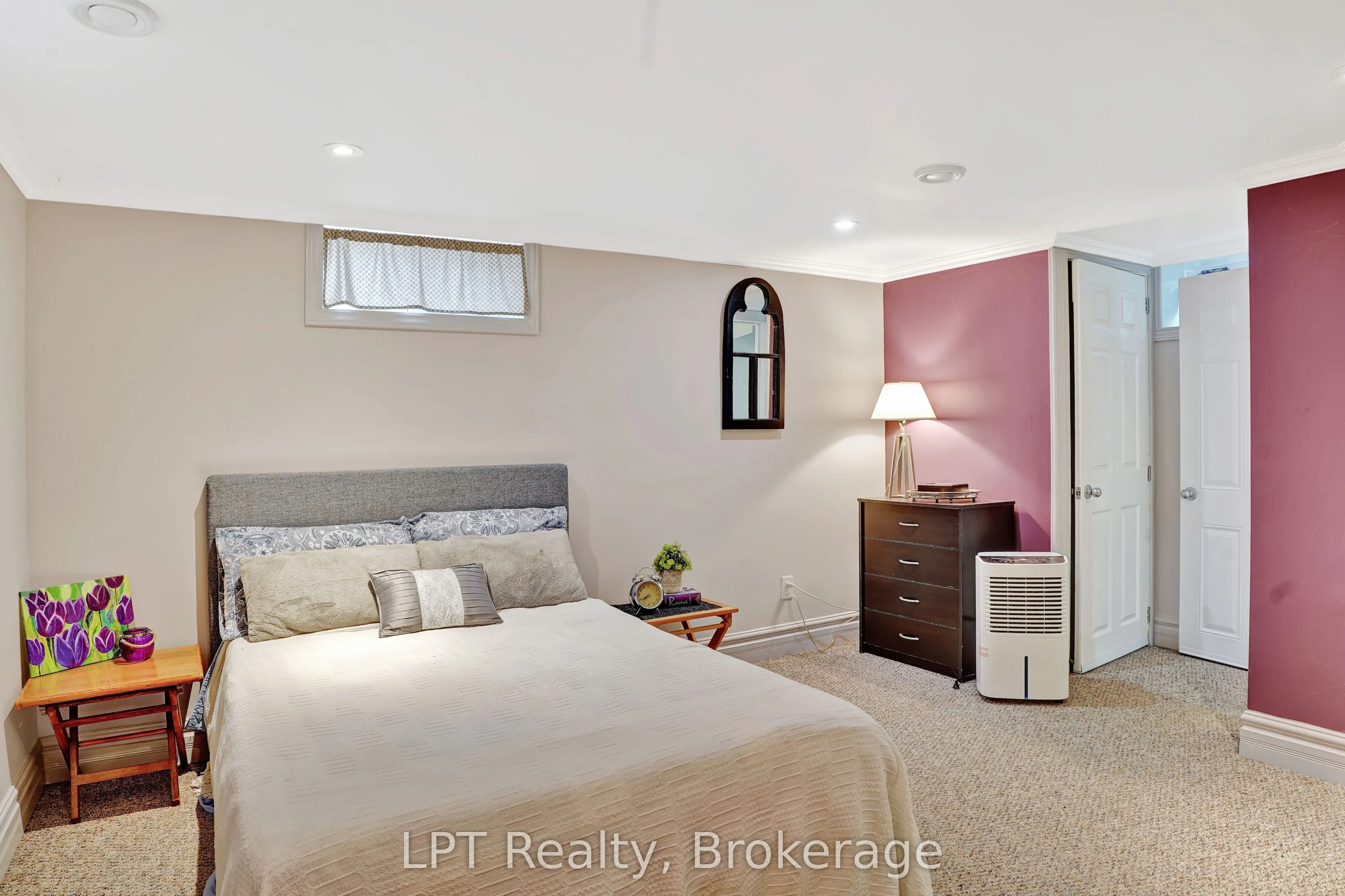 880 16th Street W