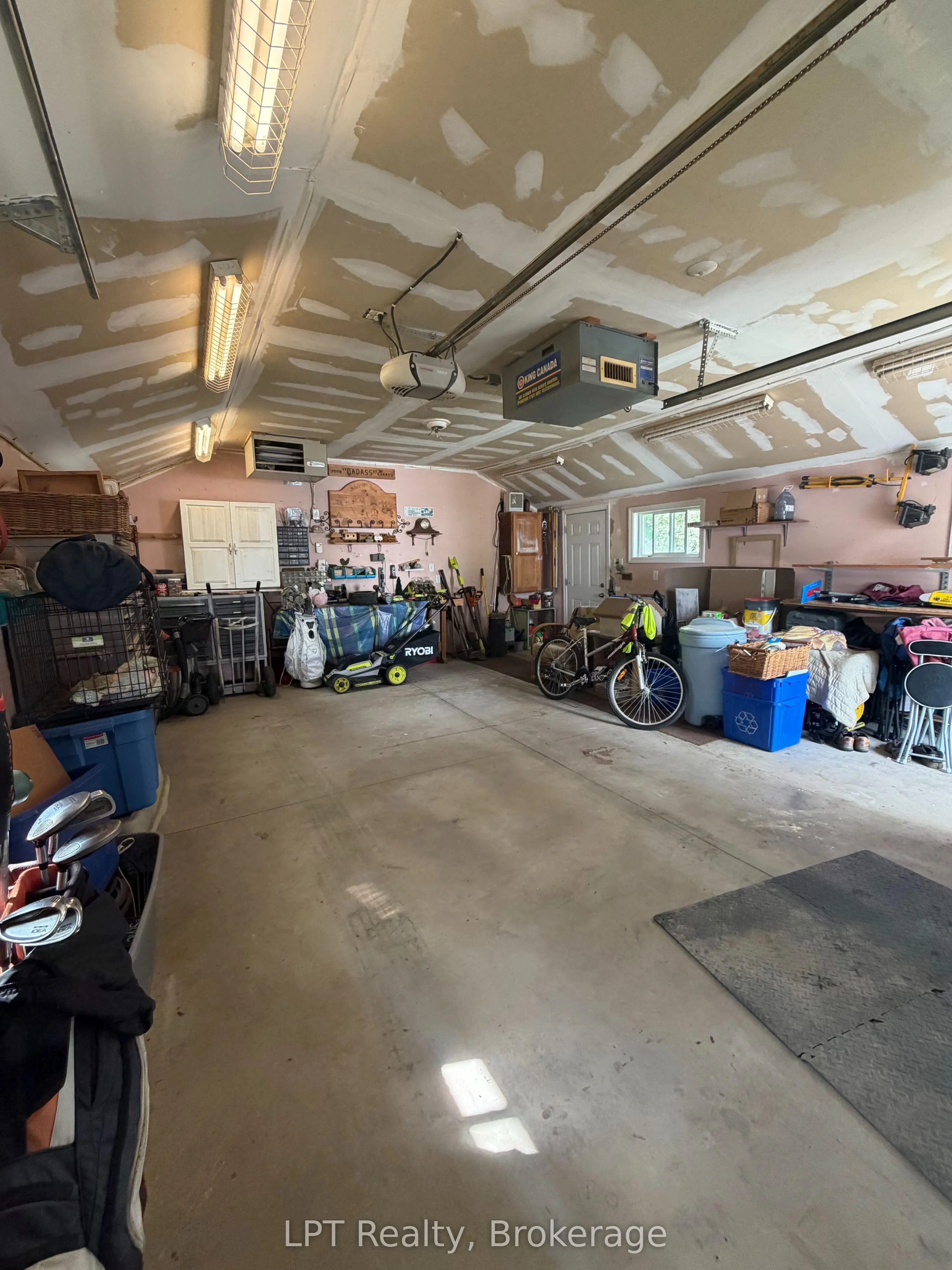 880 16th Street W