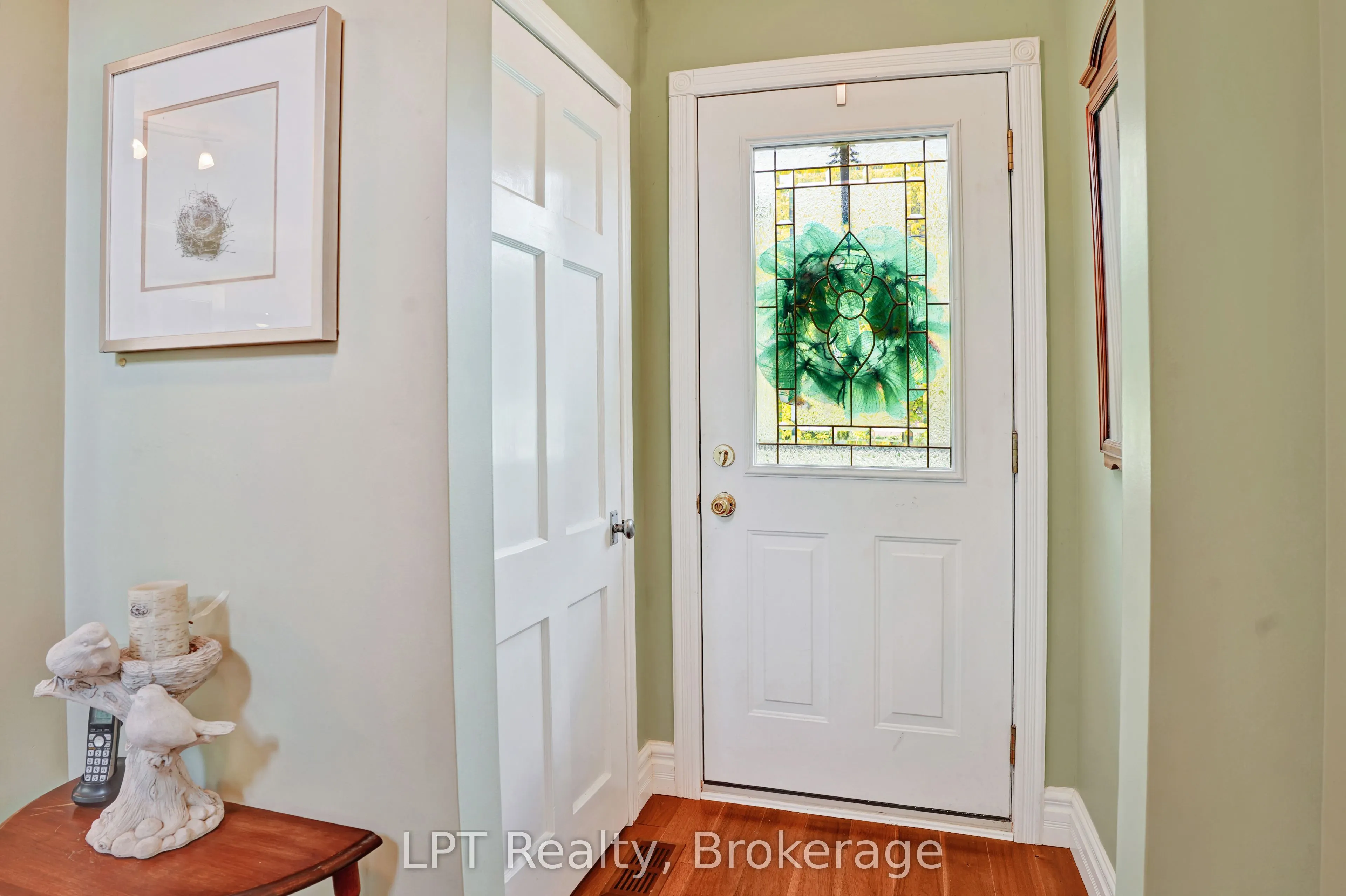 880 16th Street W