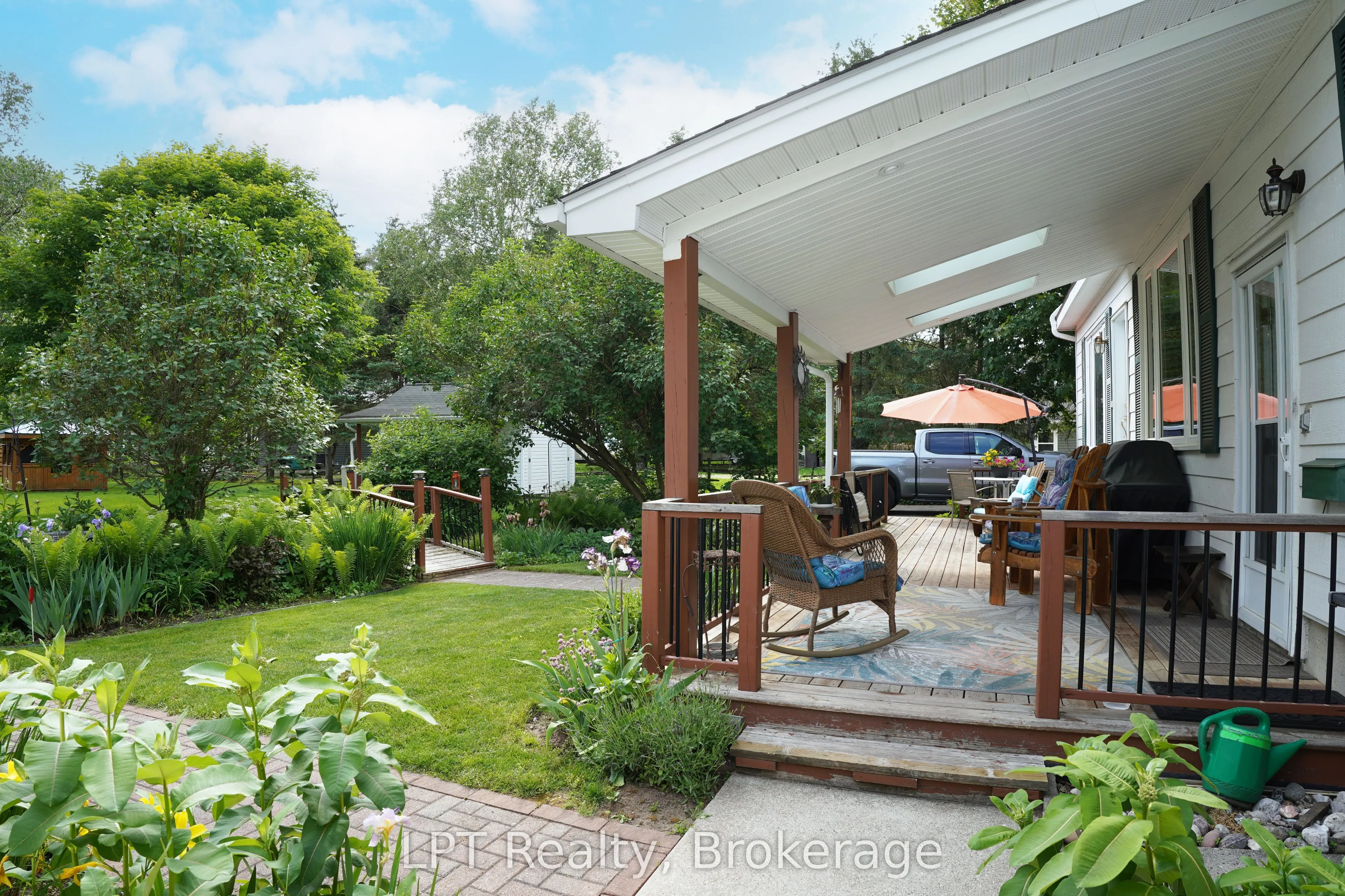 880 16th Street W