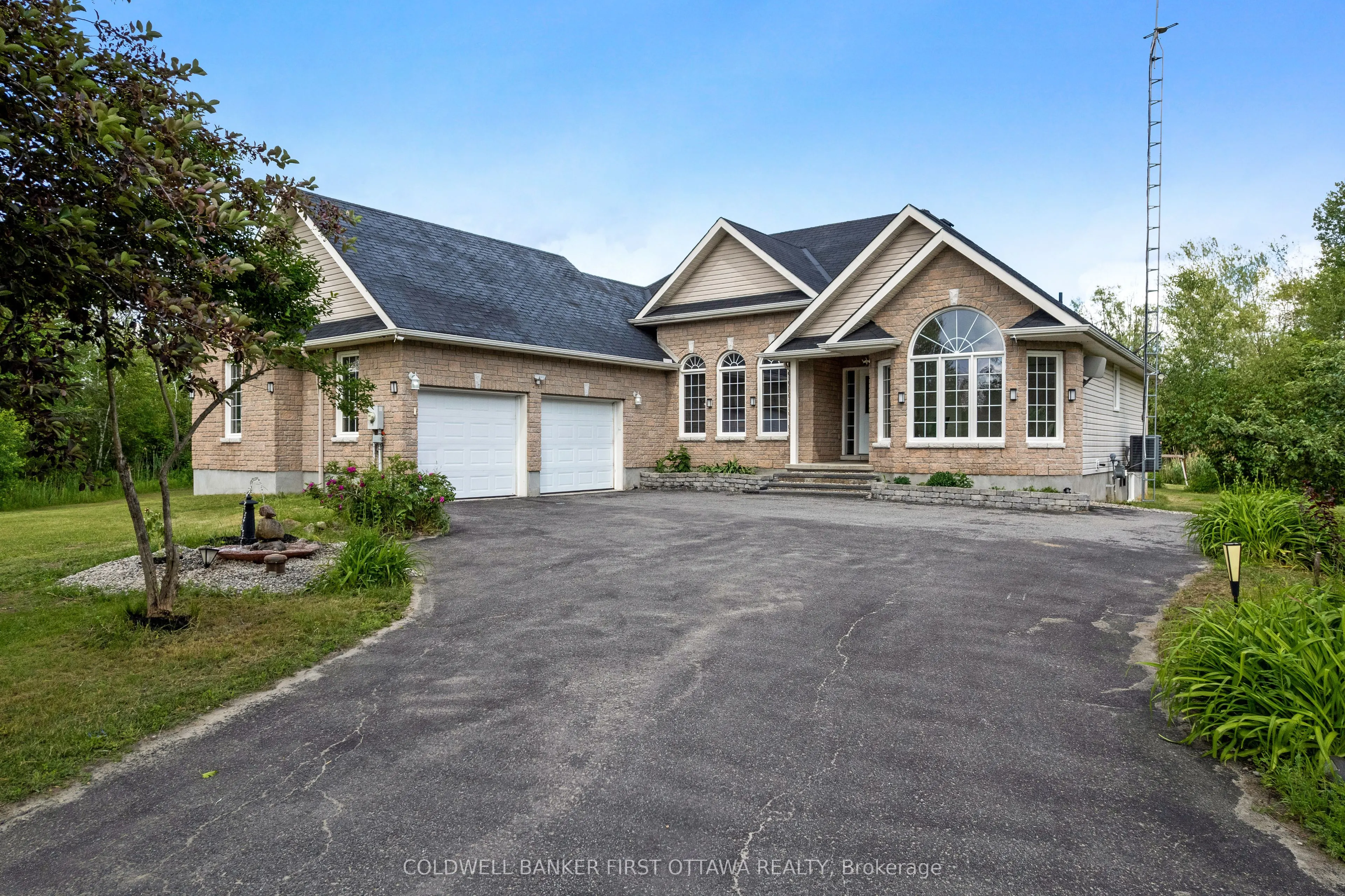 11 Rideau Crossing Crescent
