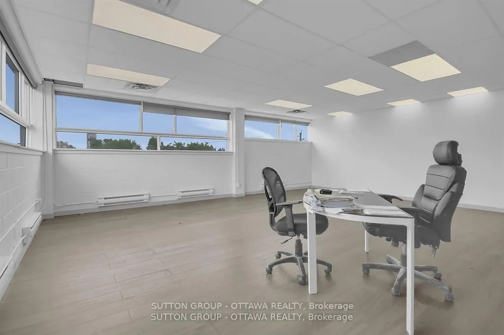 981 Wellington Street W #400