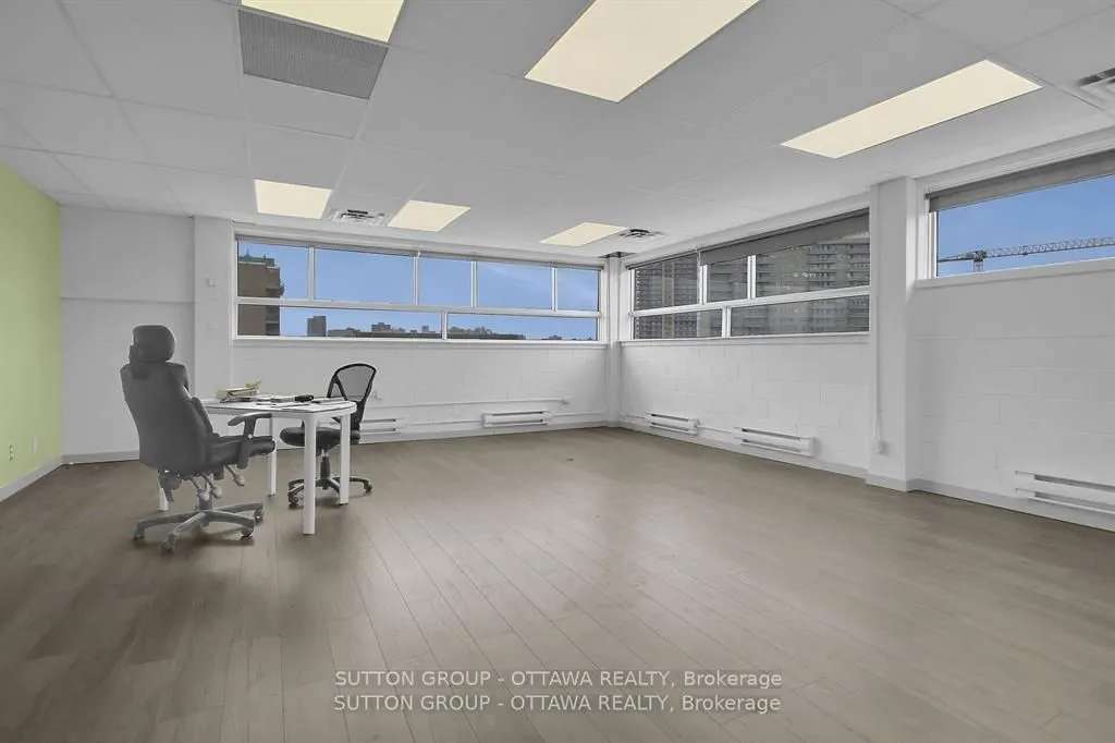 981 Wellington Street W #400