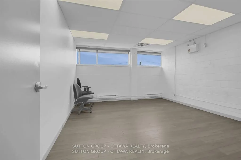 981 Wellington Street W #400