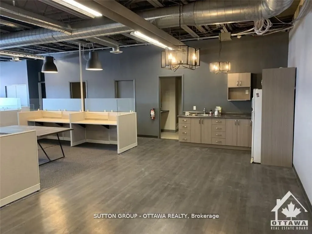 981 Wellington Street W #201