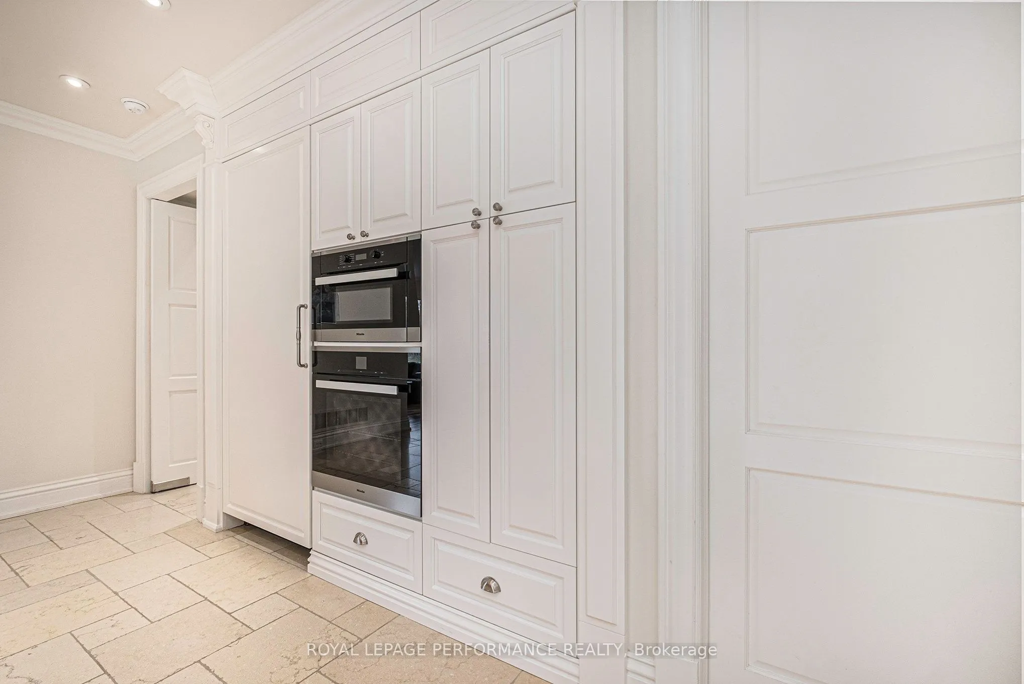 1413 BLACKHORSE Court