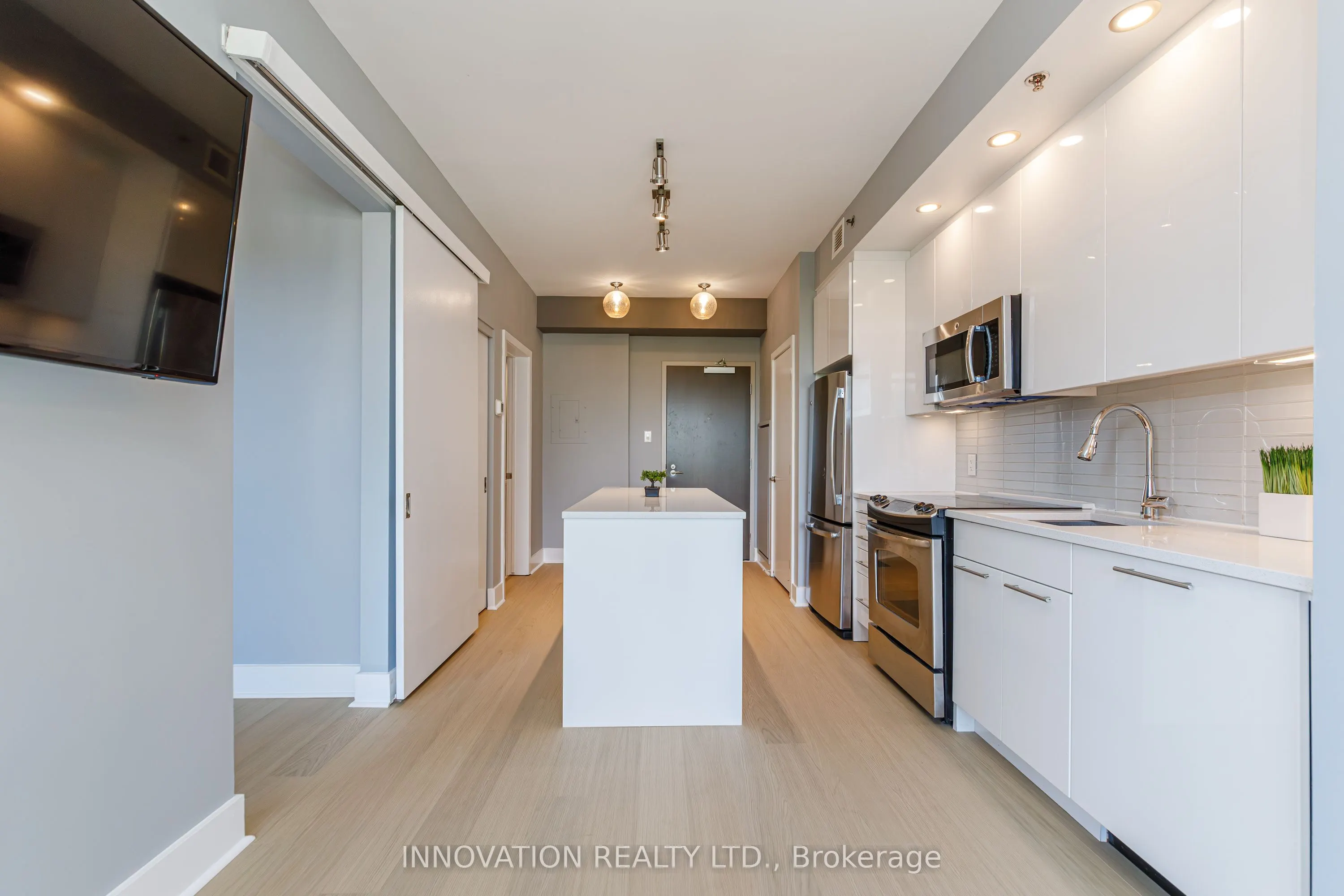 88 RICHMOND Road #209