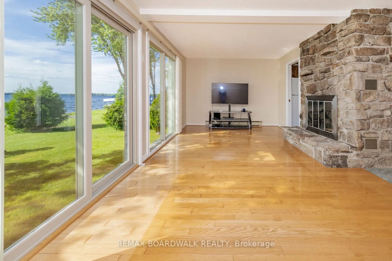 104 Avenue 4a